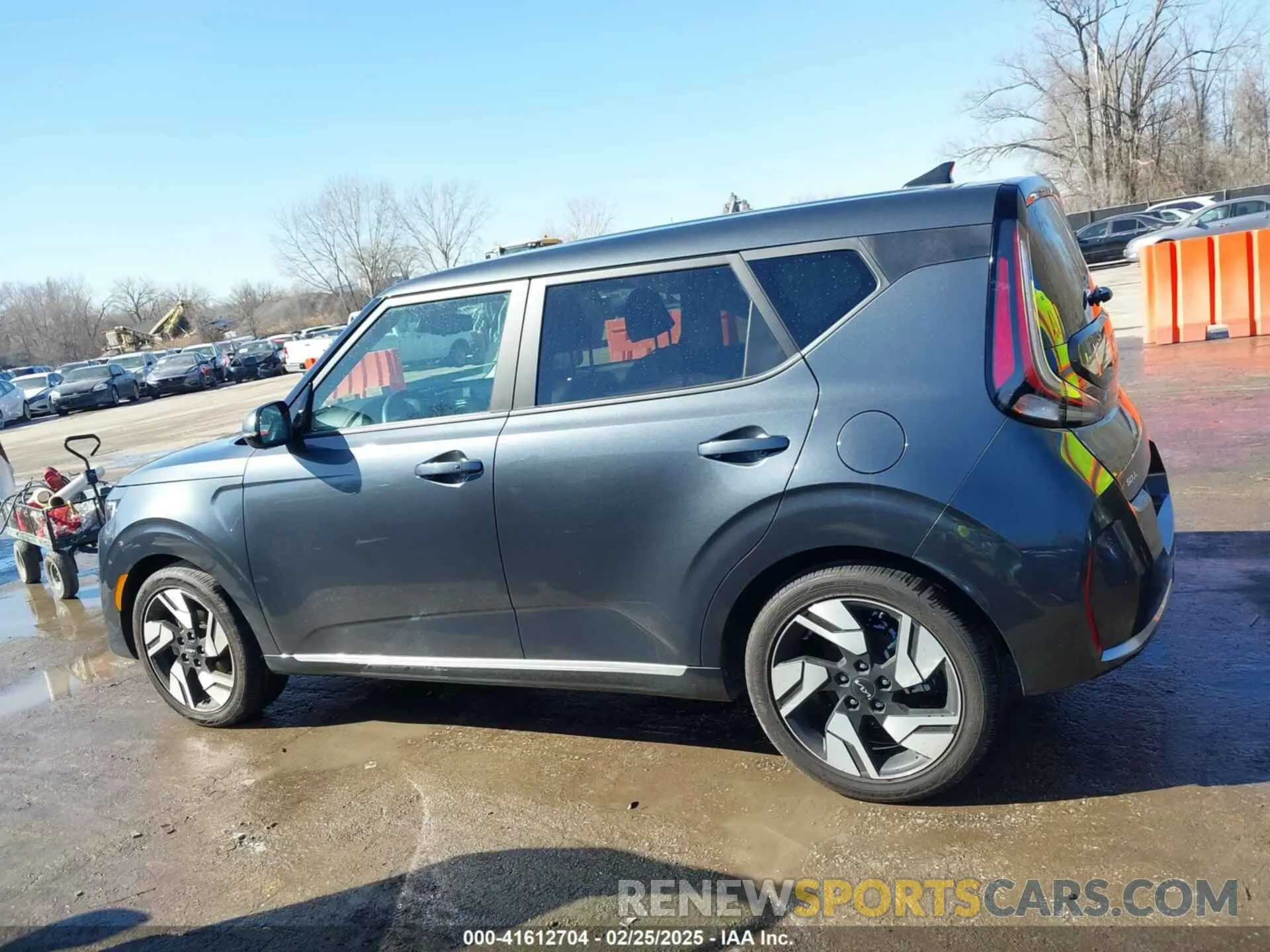 14 Photograph of a damaged car KNDJ53AU3P7882999 KIA SOUL 2023