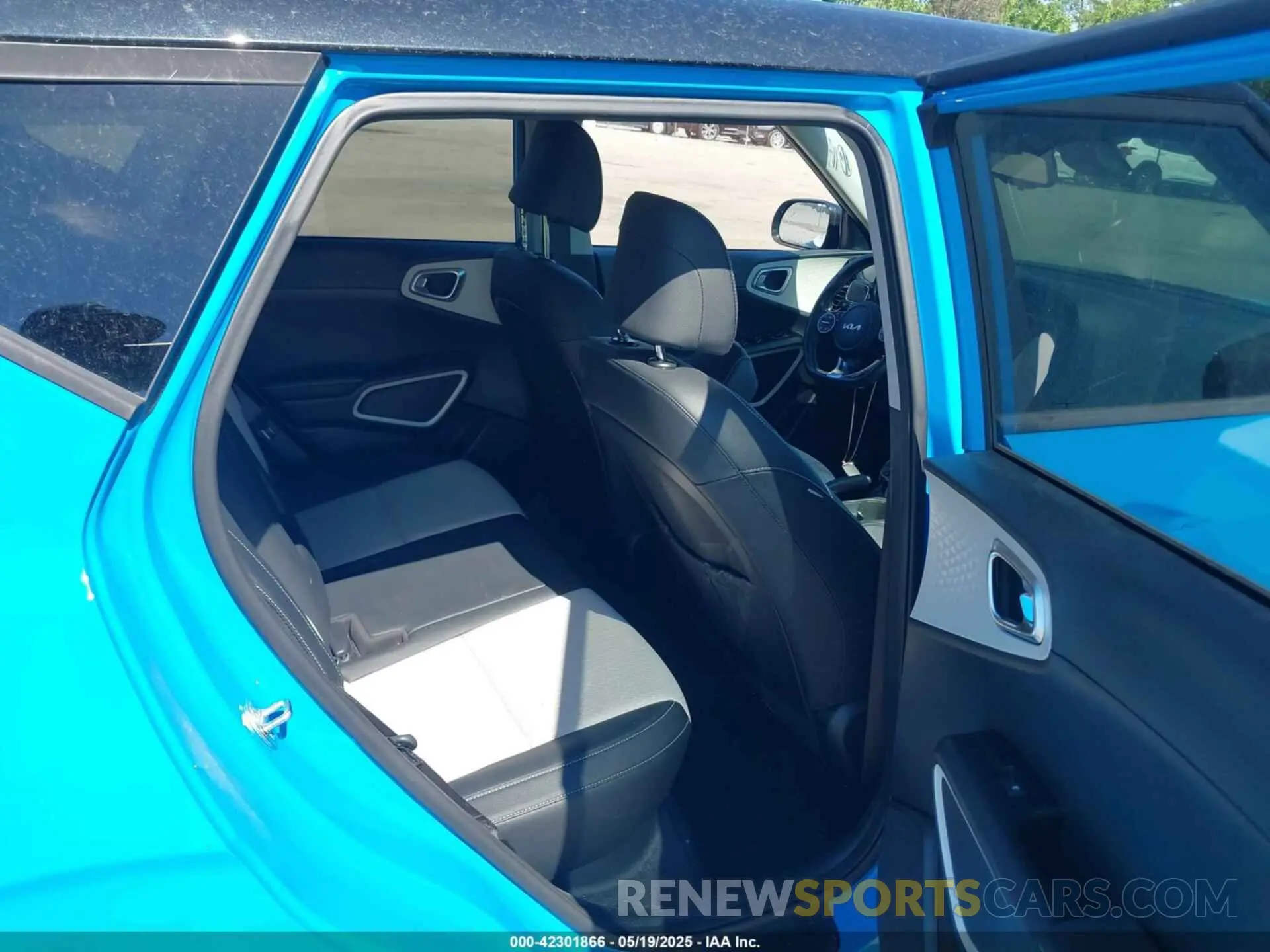 8 Photograph of a damaged car KNDJ53AU4P7195370 KIA SOUL 2023