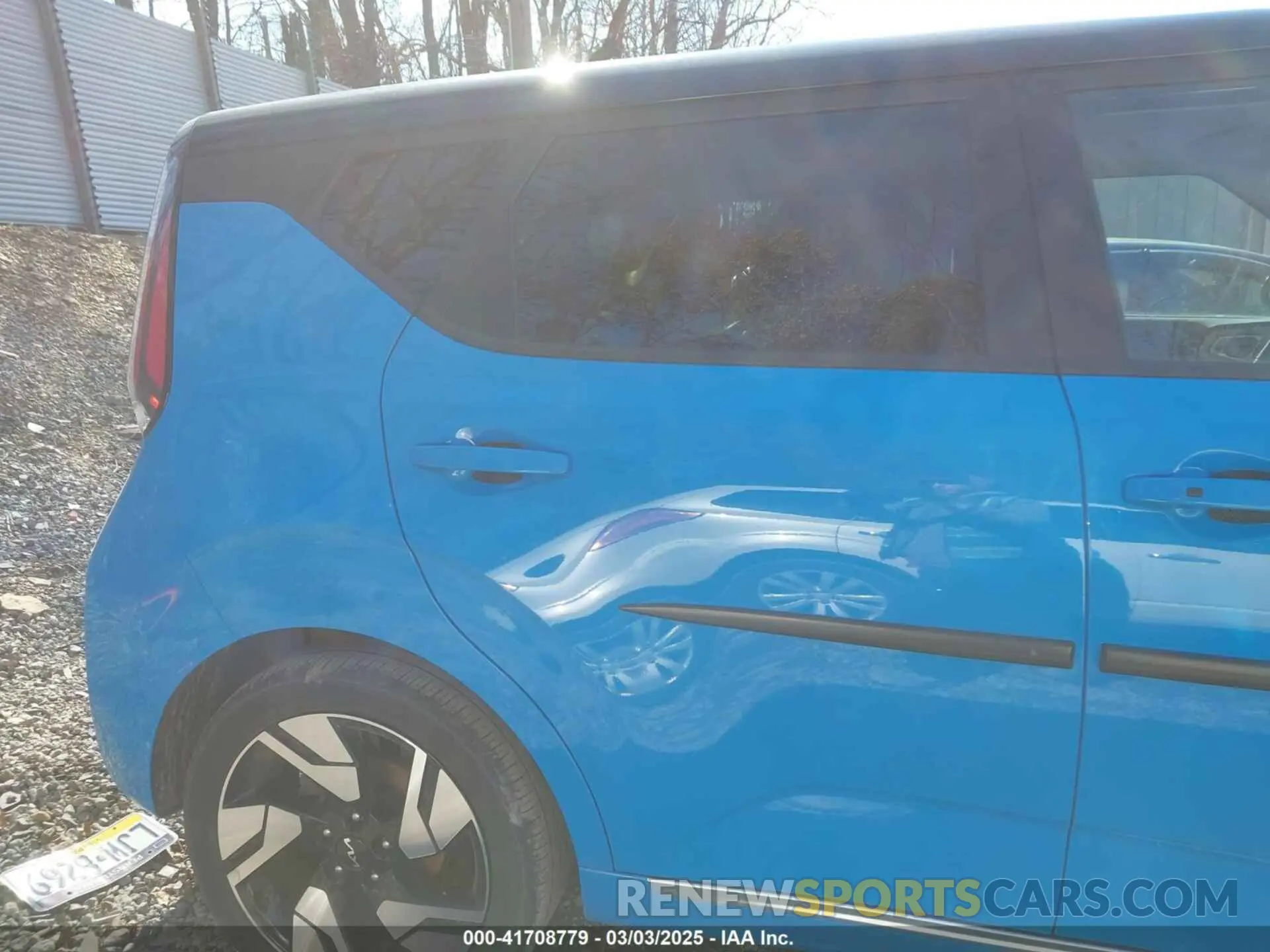 18 Photograph of a damaged car KNDJ53AU7P7206961 KIA SOUL 2023