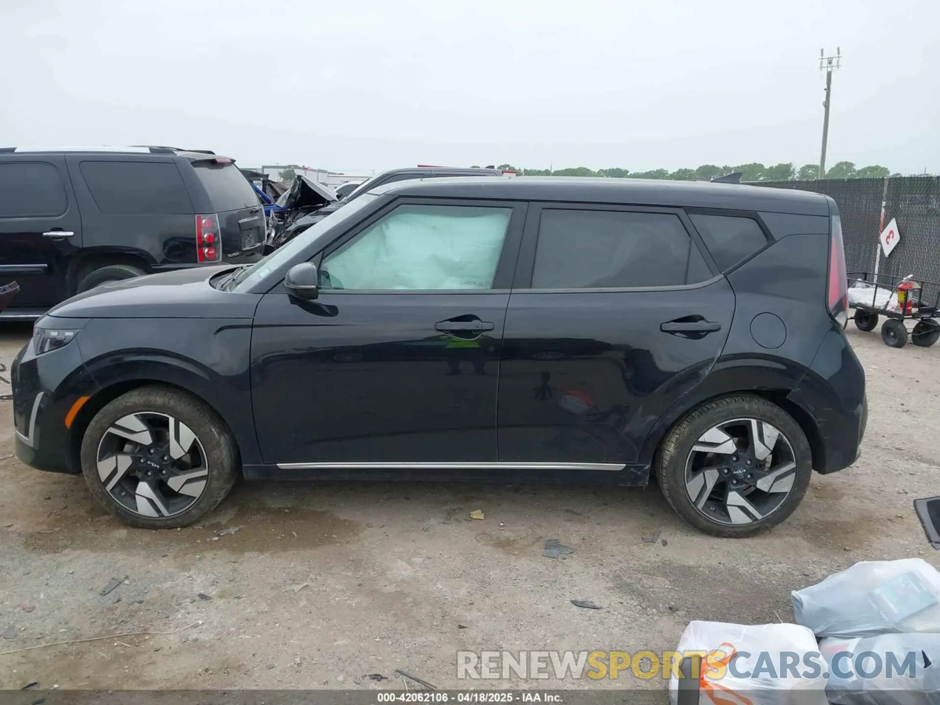 14 Photograph of a damaged car KNDJ53AU9P7842071 KIA SOUL 2023