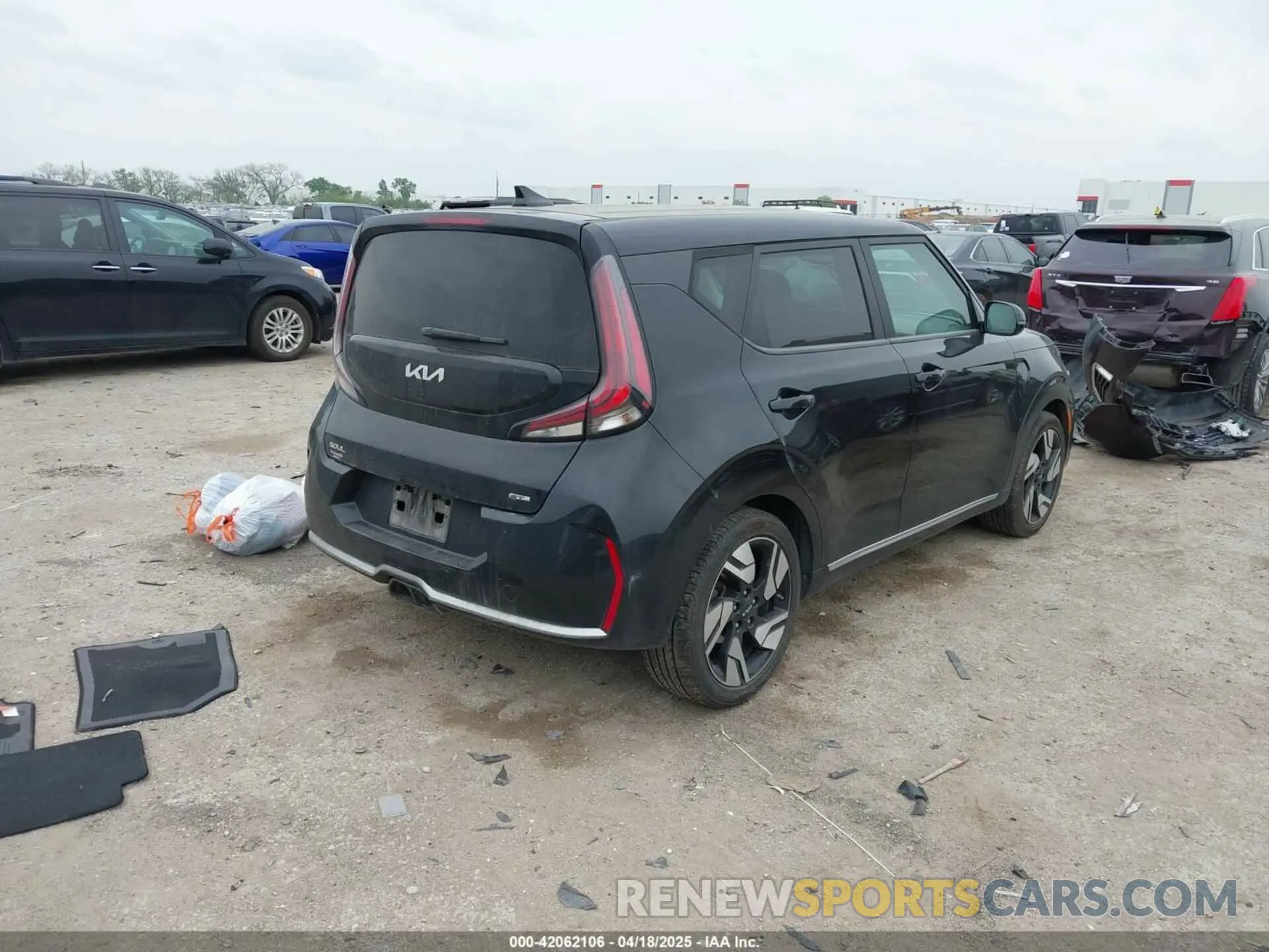 4 Photograph of a damaged car KNDJ53AU9P7842071 KIA SOUL 2023