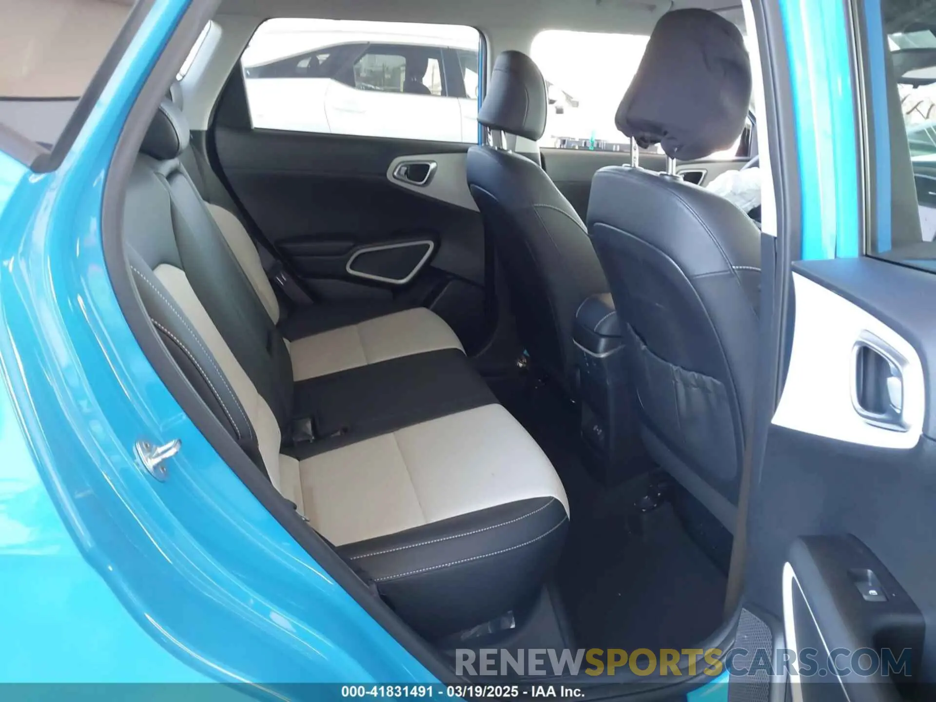 8 Photograph of a damaged car KNDJ53AUXP7193929 KIA SOUL 2023