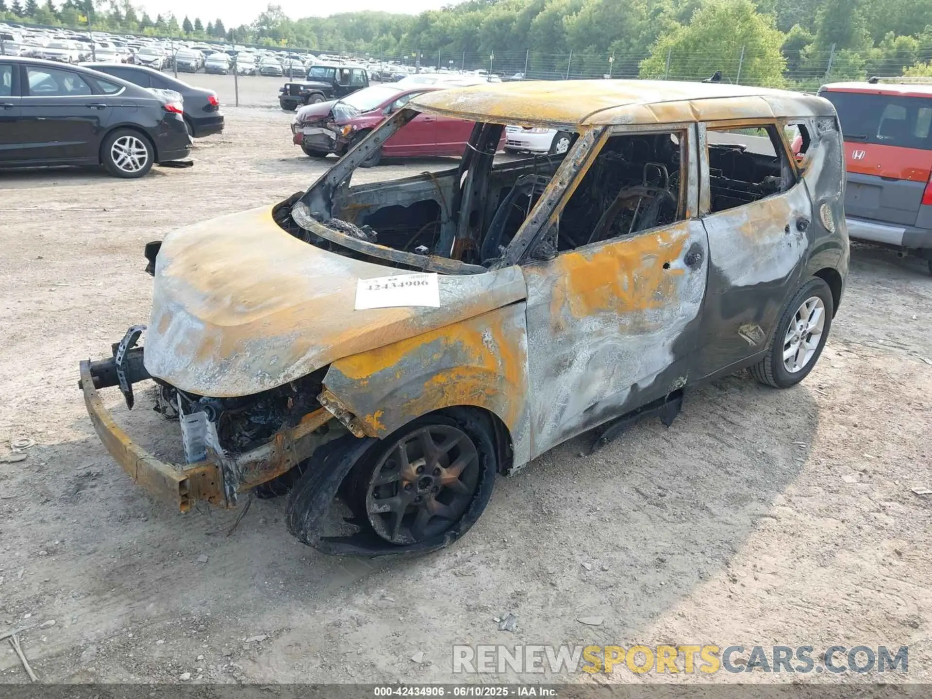 2 Photograph of a damaged car KNDJ23AU0R7238792 KIA SOUL 2024