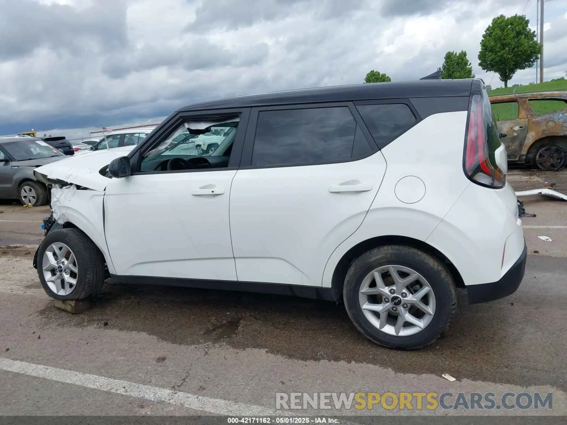 14 Photograph of a damaged car KNDJ23AU2R7229642 KIA SOUL 2024