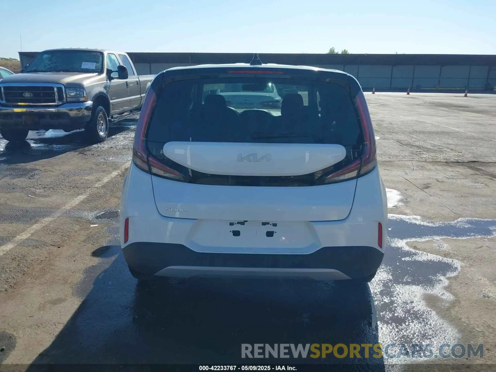 16 Photograph of a damaged car KNDJ23AU7R7227529 KIA SOUL 2024