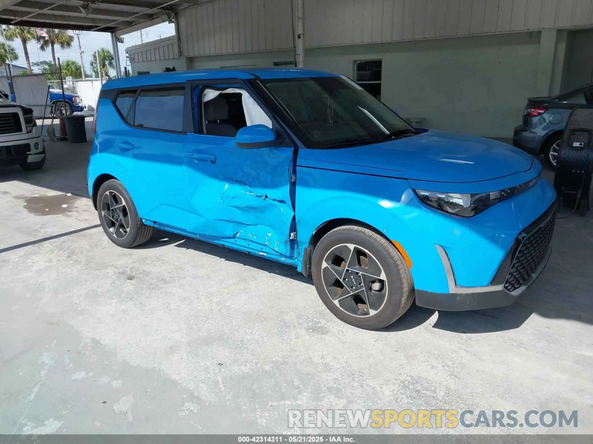 1 Photograph of a damaged car KNDJ33AU1R7225272 KIA SOUL 2024