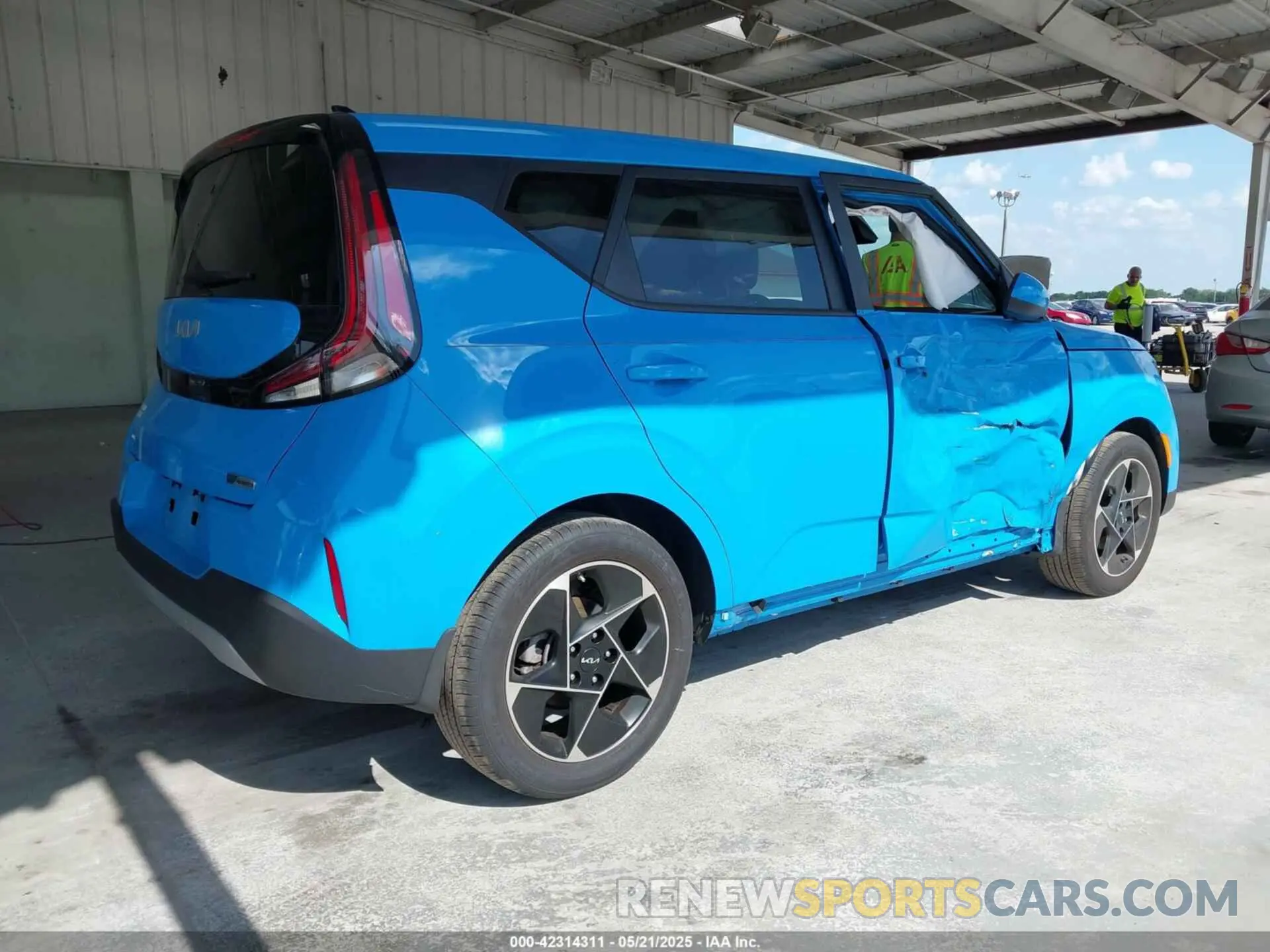 4 Photograph of a damaged car KNDJ33AU1R7225272 KIA SOUL 2024