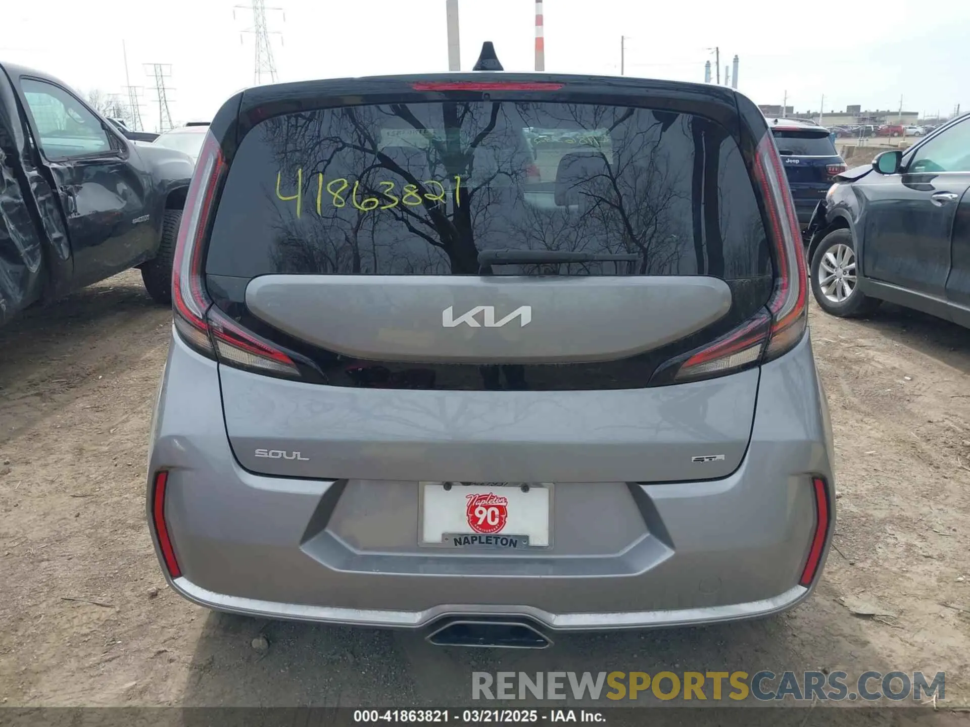 17 Photograph of a damaged car KNDJ53AU1R7900869 KIA SOUL 2024