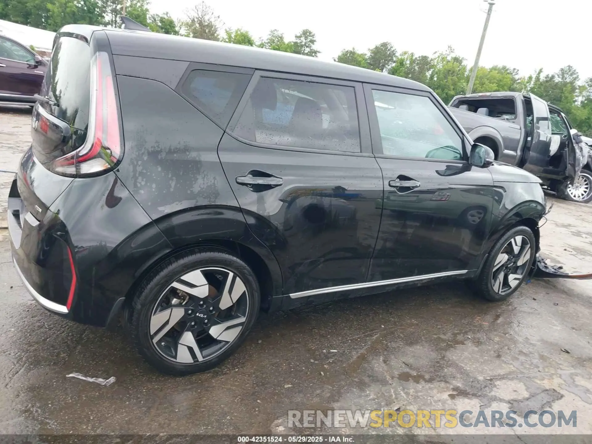 14 Photograph of a damaged car KNDJ53AU1R7908549 KIA SOUL 2024