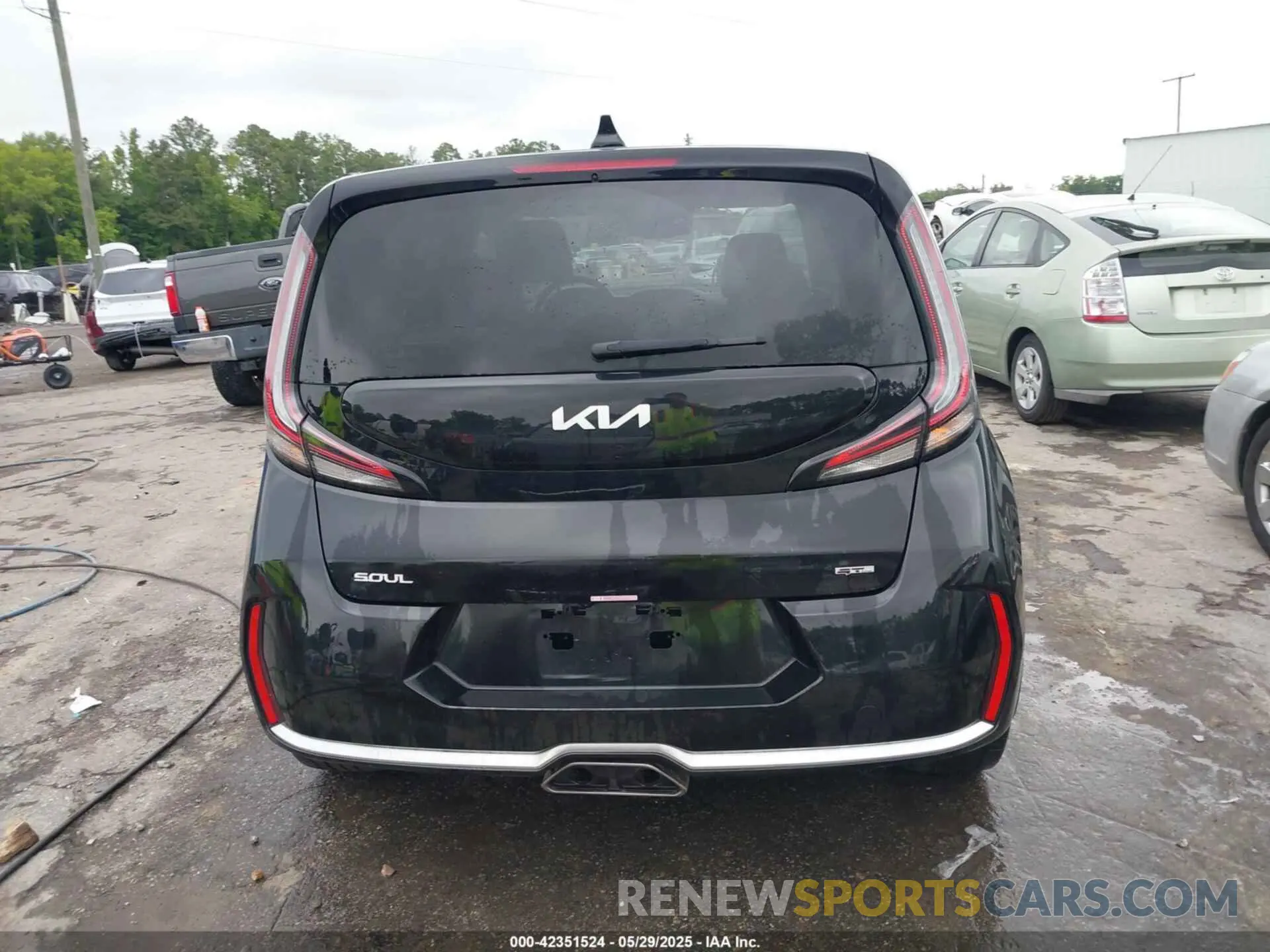 17 Photograph of a damaged car KNDJ53AU1R7908549 KIA SOUL 2024