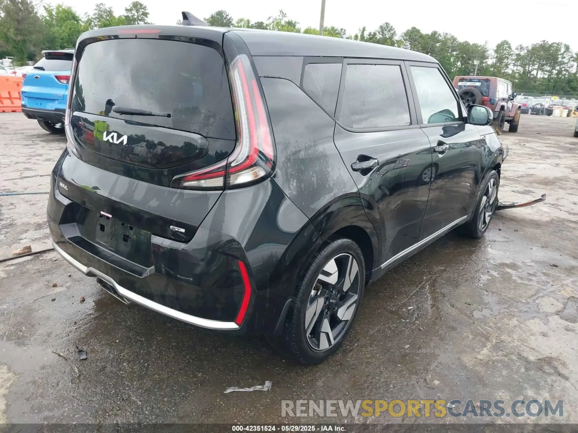 4 Photograph of a damaged car KNDJ53AU1R7908549 KIA SOUL 2024