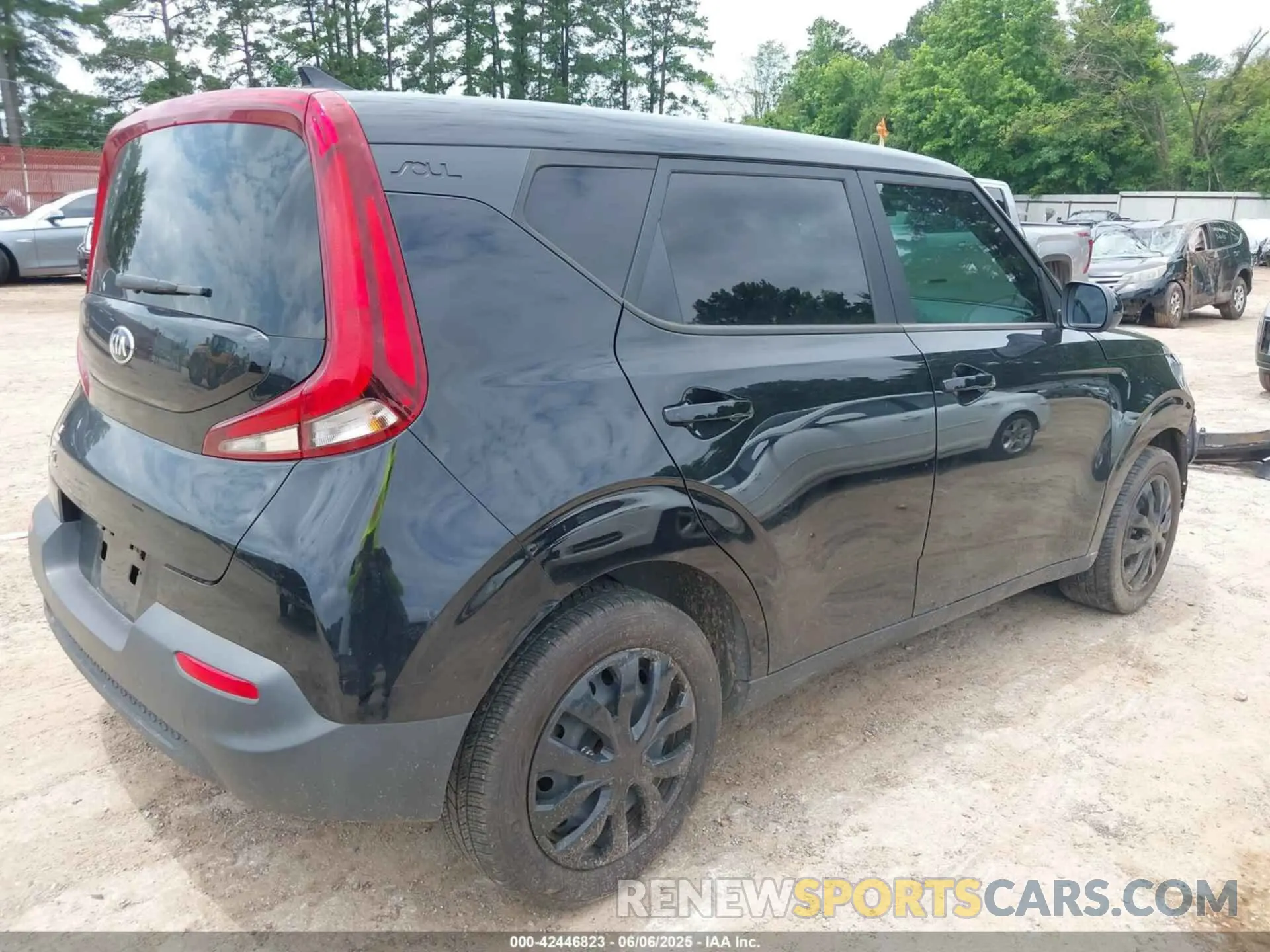 4 Photograph of a damaged car KND123AU0M7787174 KIA SOUL LX 2021