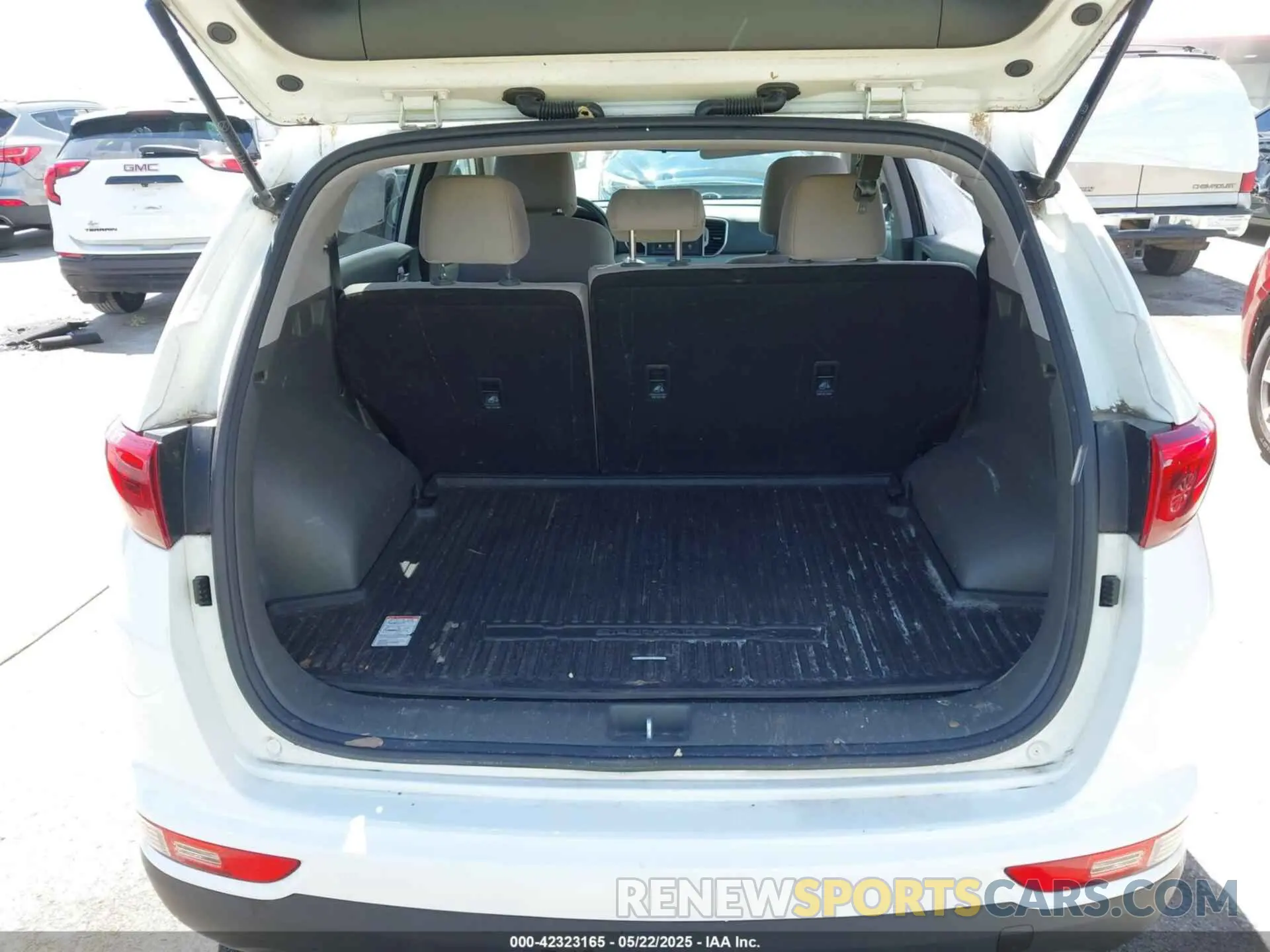 17 Photograph of a damaged car KNDPM3AC2K7607881 KIA SPORTAGE 2019