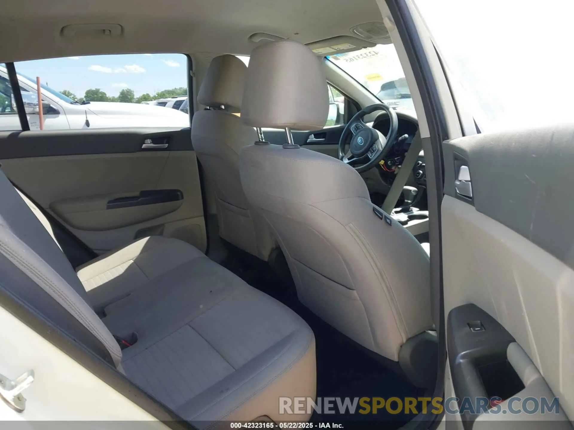 8 Photograph of a damaged car KNDPM3AC2K7607881 KIA SPORTAGE 2019