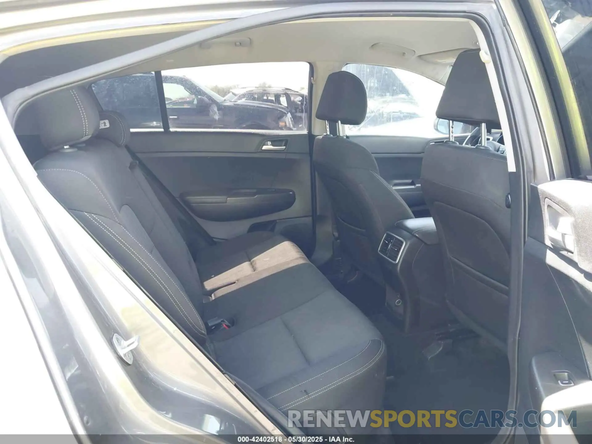 8 Photograph of a damaged car KNDPM3AC4K7539650 KIA SPORTAGE 2019