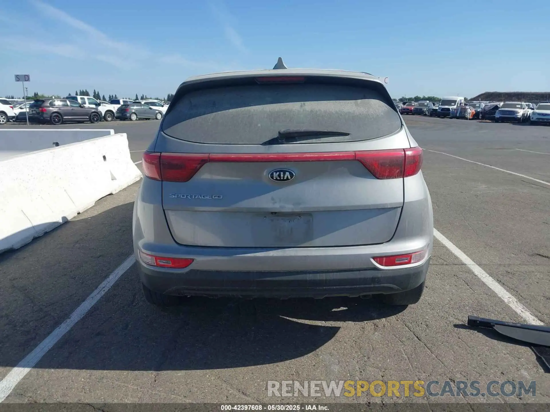 17 Photograph of a damaged car KNDPM3AC4K7593224 KIA SPORTAGE 2019
