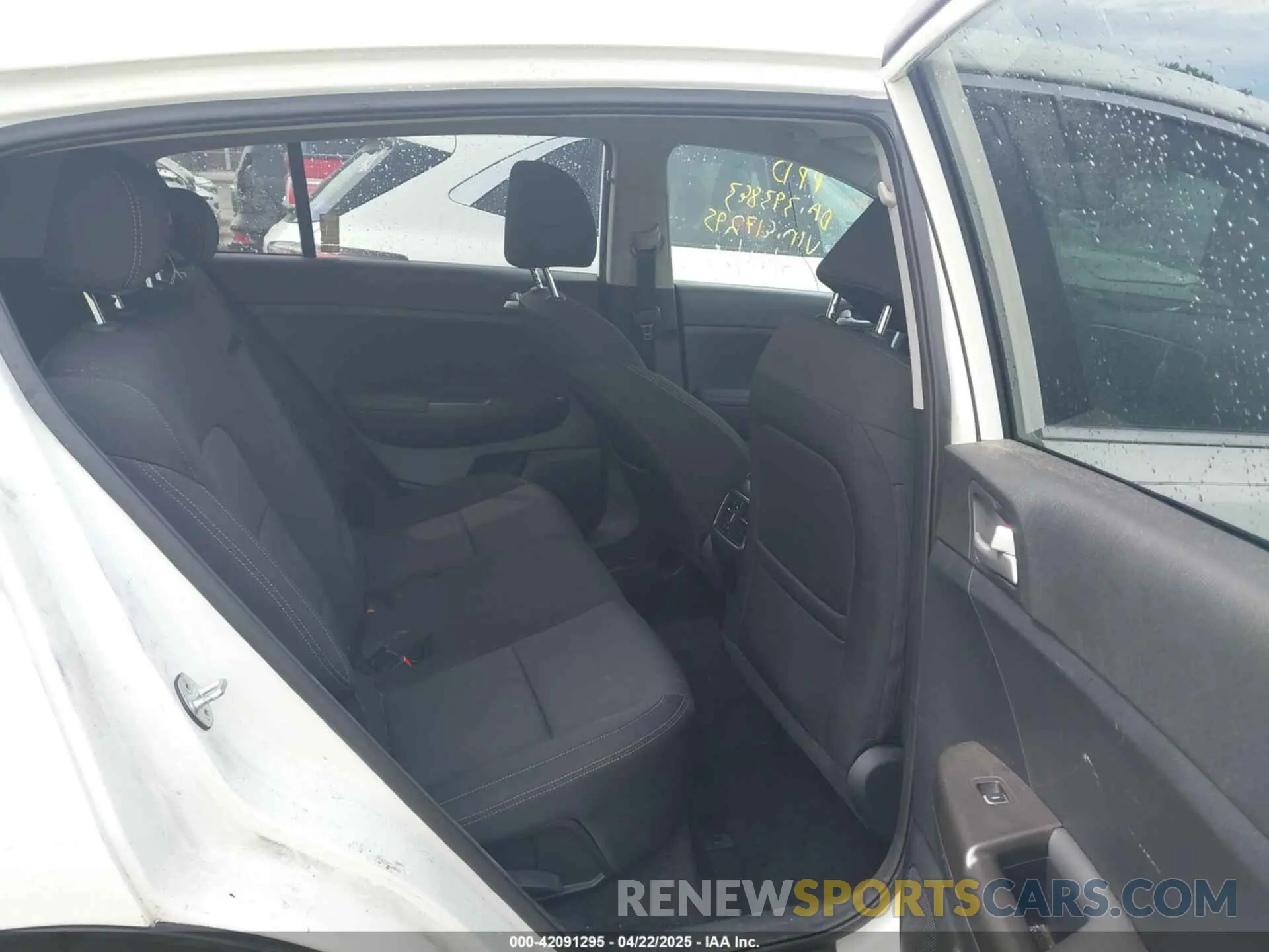 8 Photograph of a damaged car KNDPM3AC6K7617295 KIA SPORTAGE 2019
