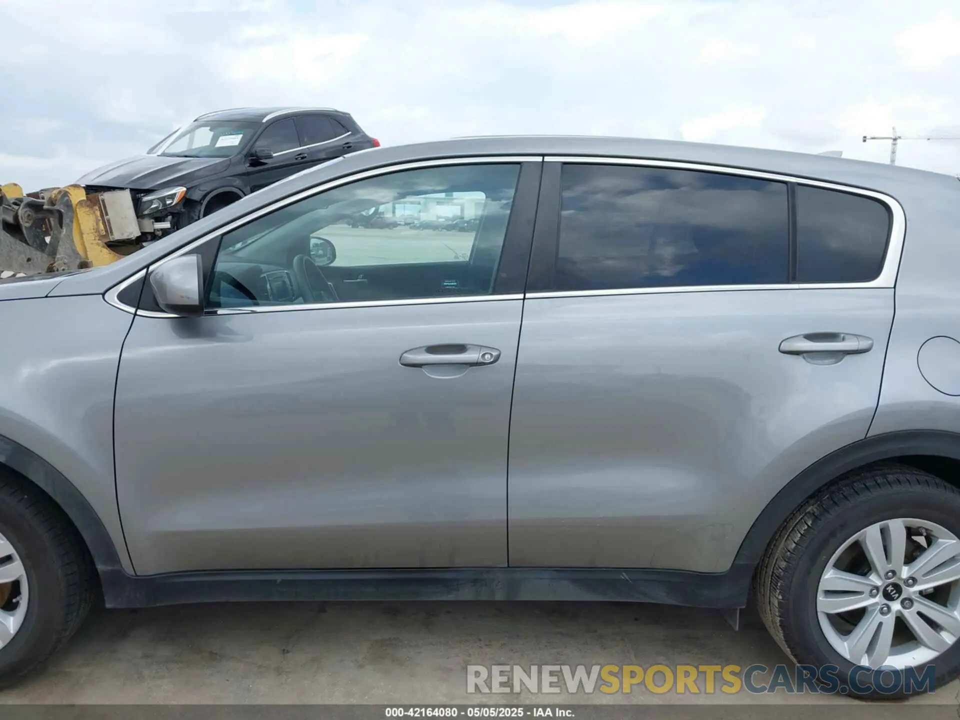 14 Photograph of a damaged car KNDPM3AC6K7628264 KIA SPORTAGE 2019