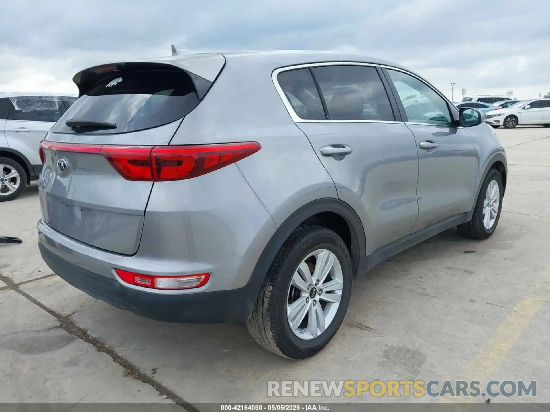 4 Photograph of a damaged car KNDPM3AC6K7628264 KIA SPORTAGE 2019