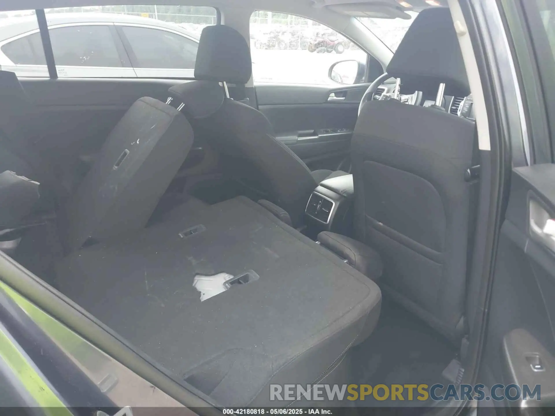 8 Photograph of a damaged car KNDPM3AC7K7555325 KIA SPORTAGE 2019