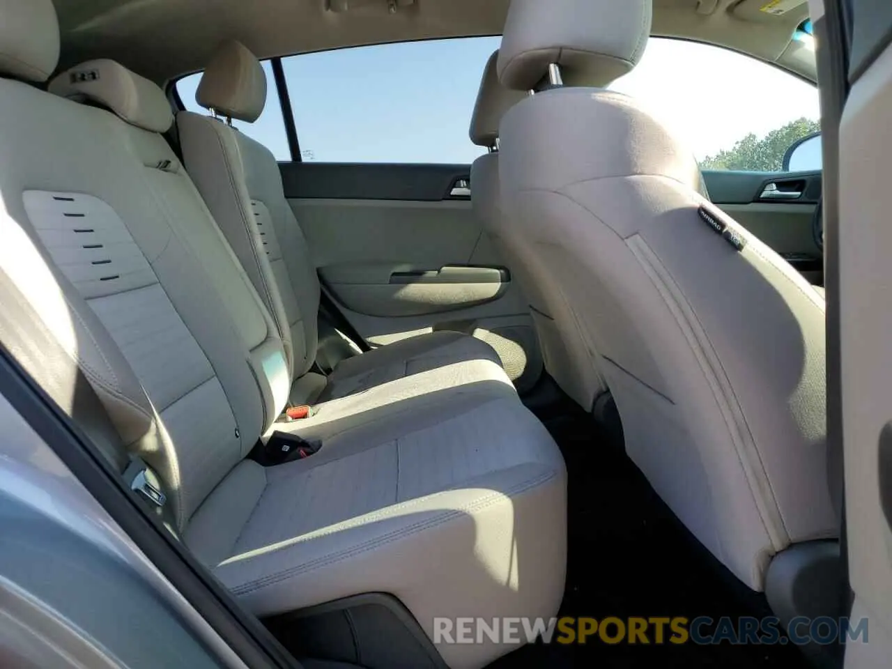 10 Photograph of a damaged car KNDPM3AC9K7622426 KIA SPORTAGE 2019