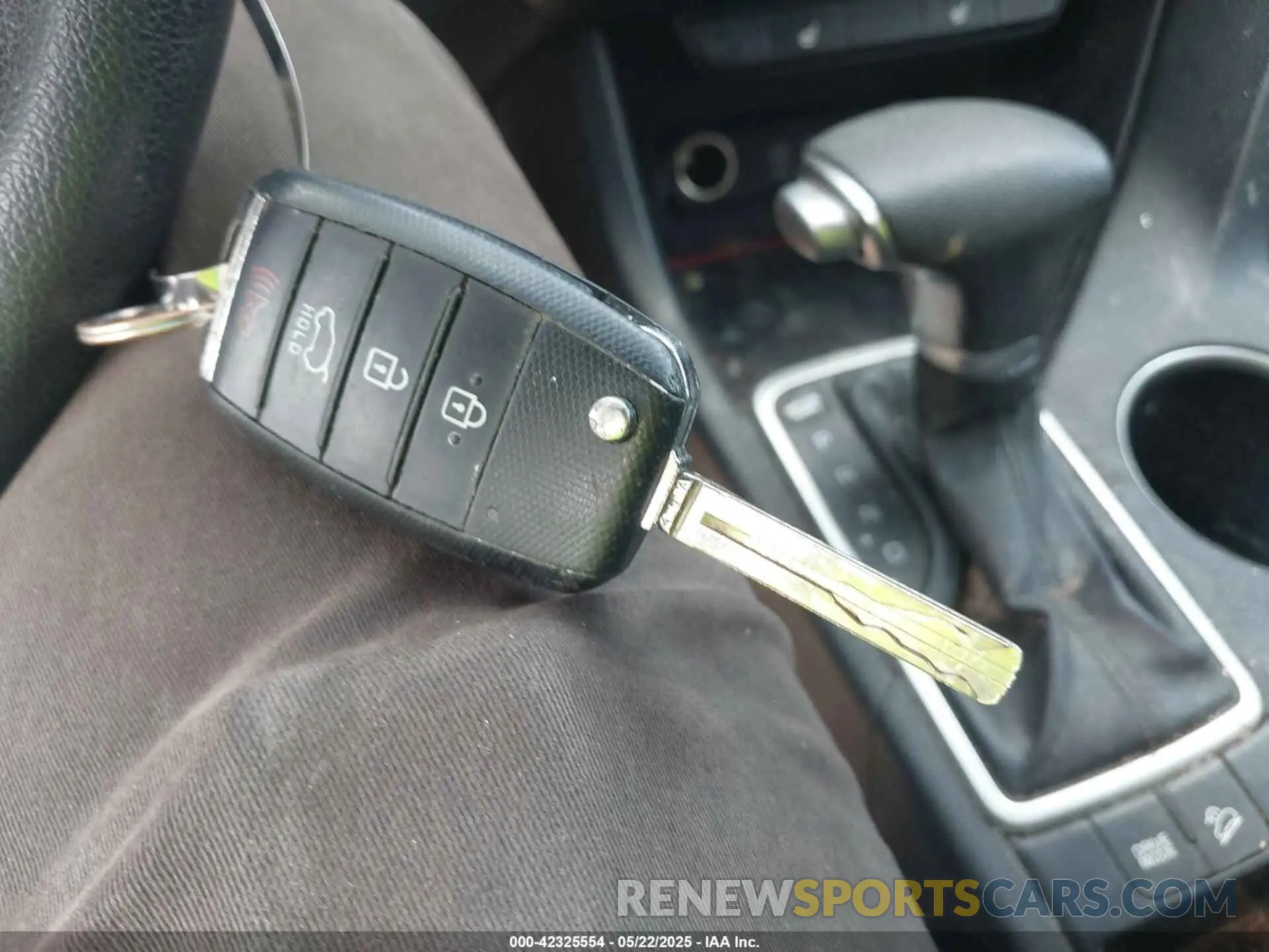 11 Photograph of a damaged car KNDPM3ACXK7545596 KIA SPORTAGE 2019