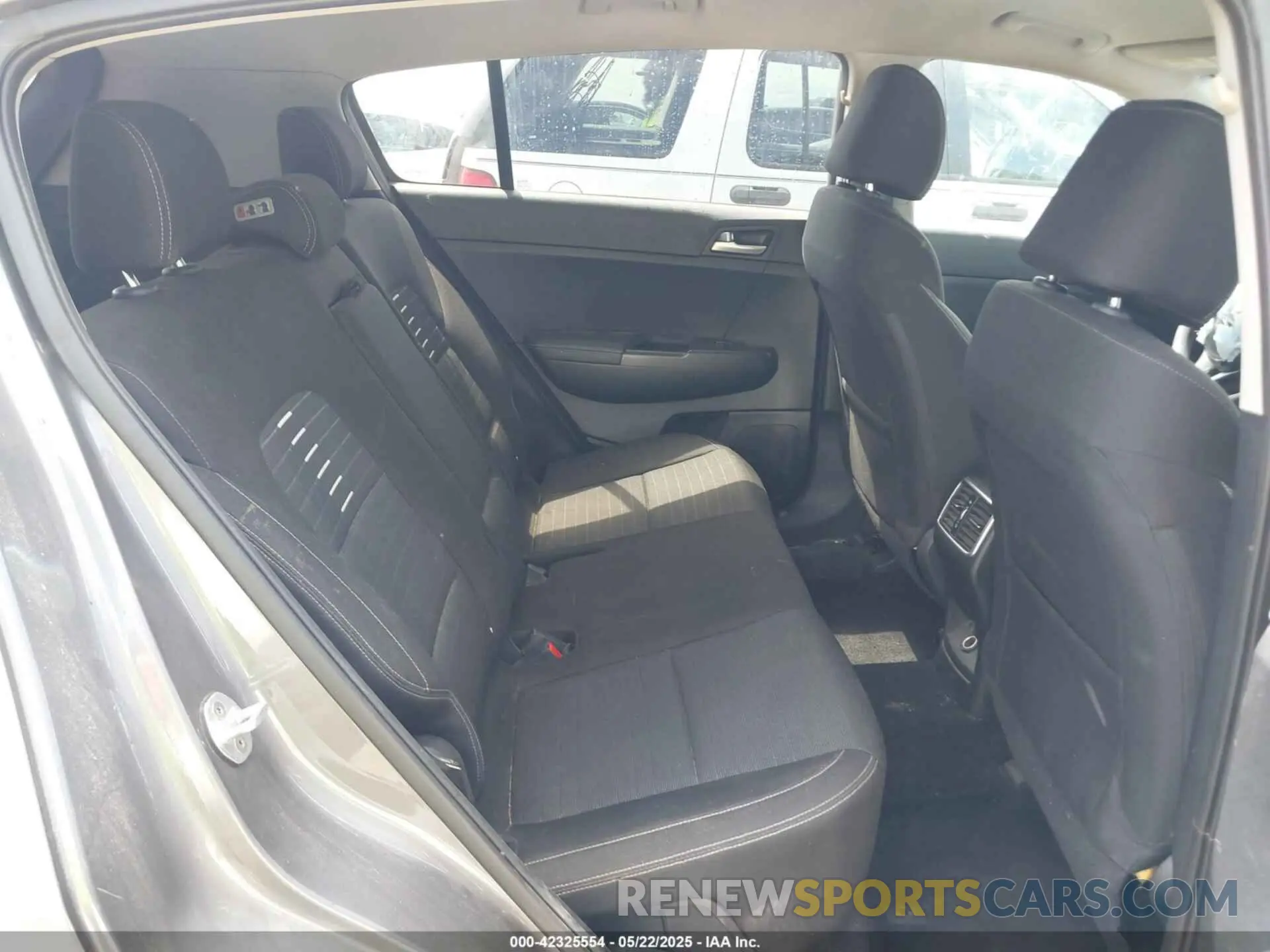 8 Photograph of a damaged car KNDPM3ACXK7545596 KIA SPORTAGE 2019