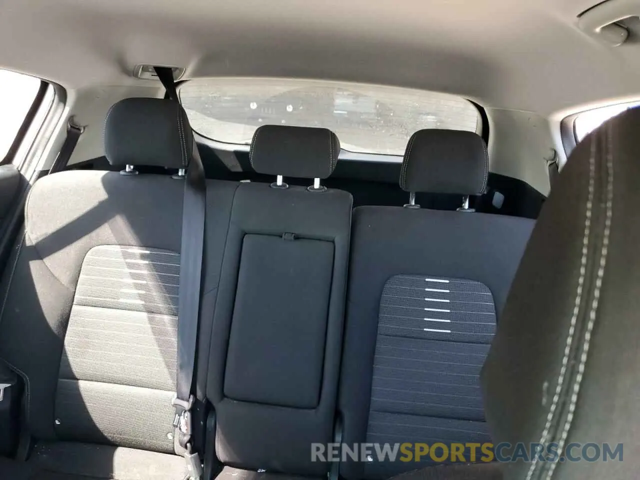 10 Photograph of a damaged car KNDPM3ACXK7621124 KIA SPORTAGE 2019