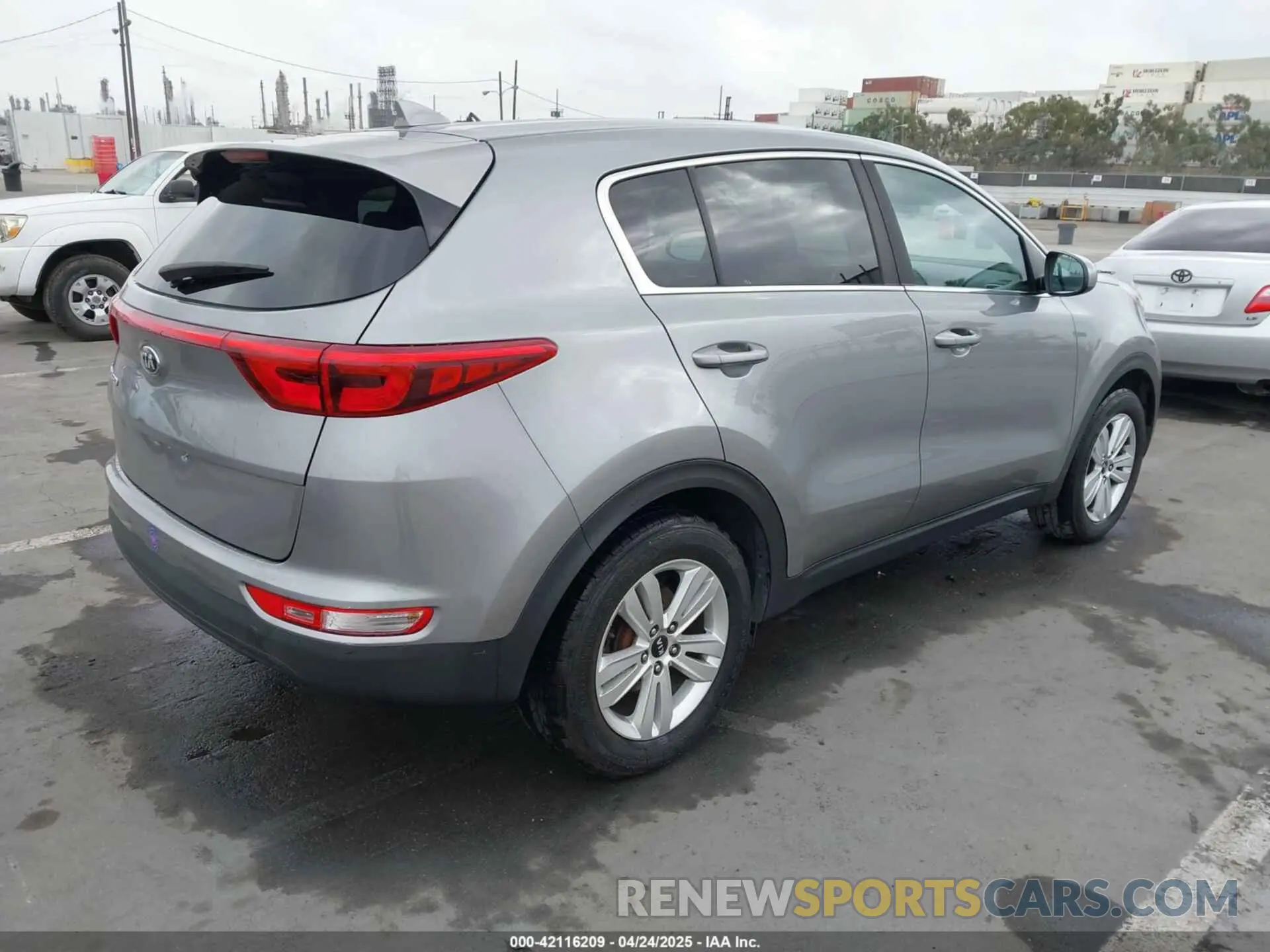4 Photograph of a damaged car KNDPM3ACXK7626856 KIA SPORTAGE 2019