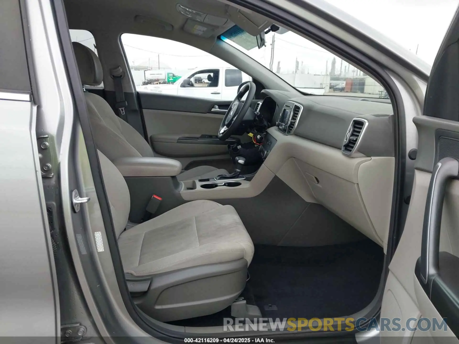 5 Photograph of a damaged car KNDPM3ACXK7626856 KIA SPORTAGE 2019