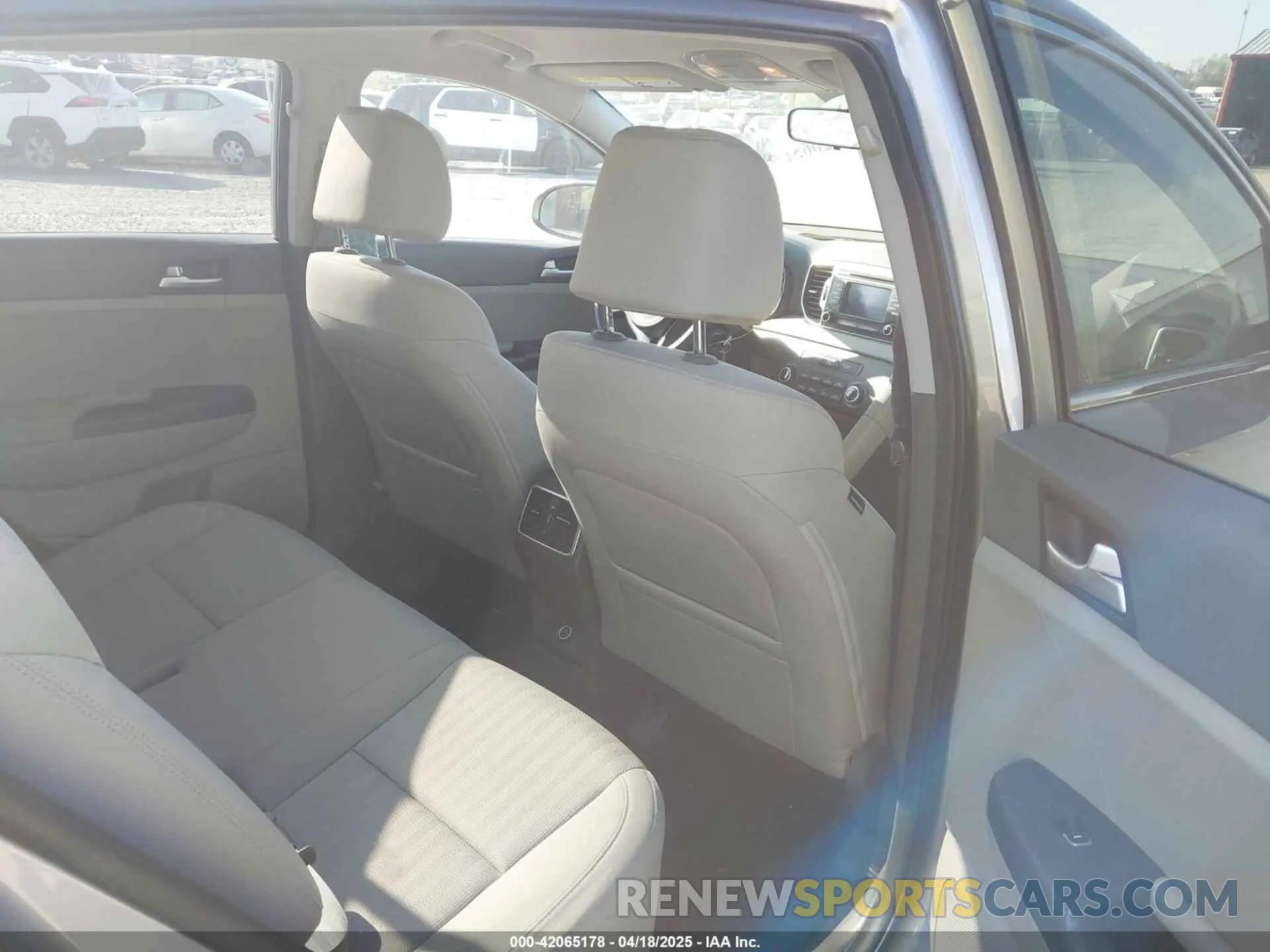 8 Photograph of a damaged car KNDPMCAC0K7602341 KIA SPORTAGE 2019
