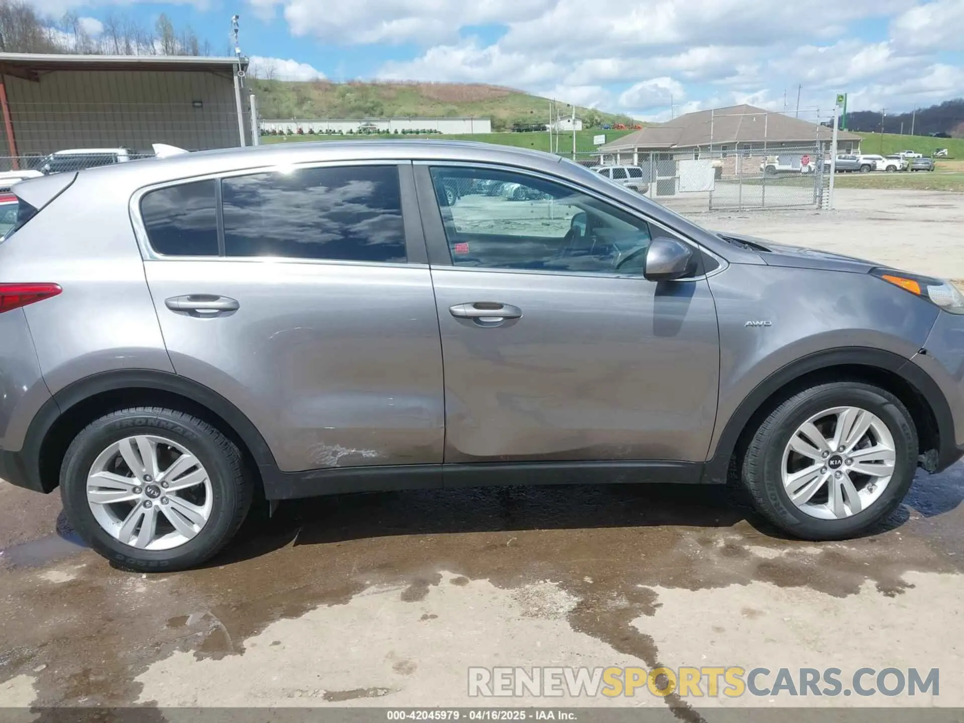 14 Photograph of a damaged car KNDPMCAC1K7549844 KIA SPORTAGE 2019