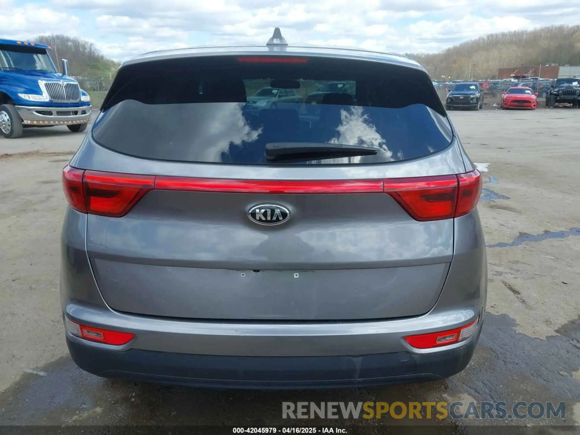 17 Photograph of a damaged car KNDPMCAC1K7549844 KIA SPORTAGE 2019