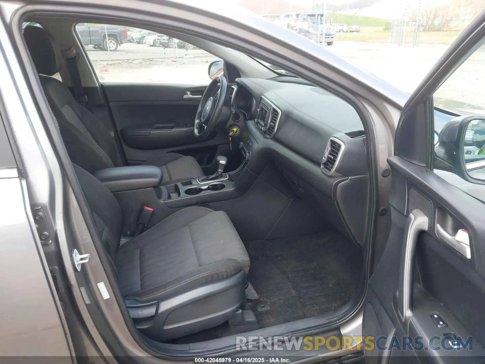 5 Photograph of a damaged car KNDPMCAC1K7549844 KIA SPORTAGE 2019