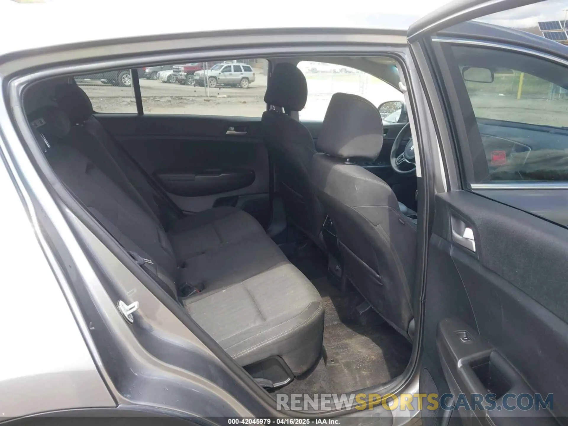 8 Photograph of a damaged car KNDPMCAC1K7549844 KIA SPORTAGE 2019
