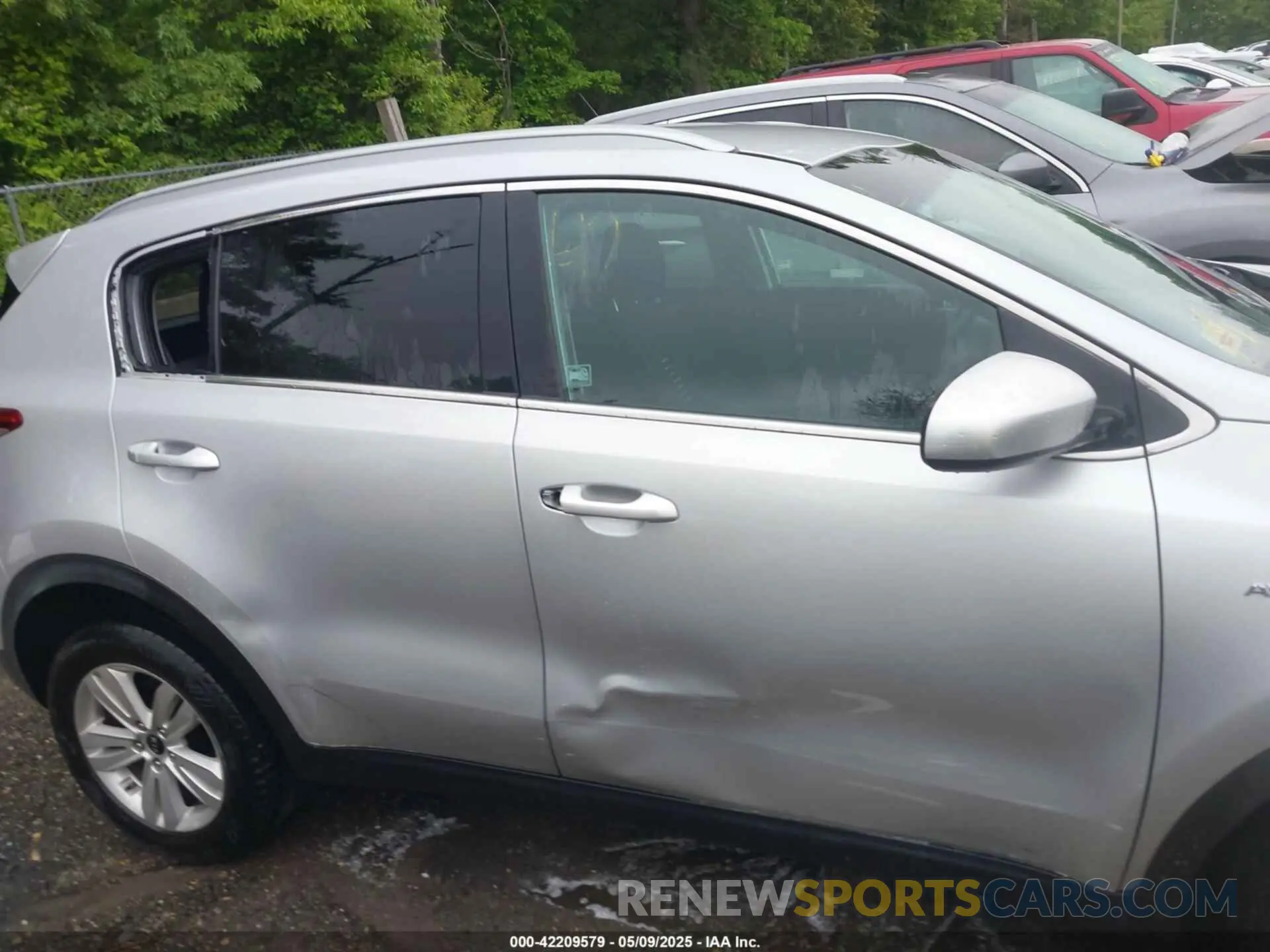 12 Photograph of a damaged car KNDPMCAC1K7581368 KIA SPORTAGE 2019