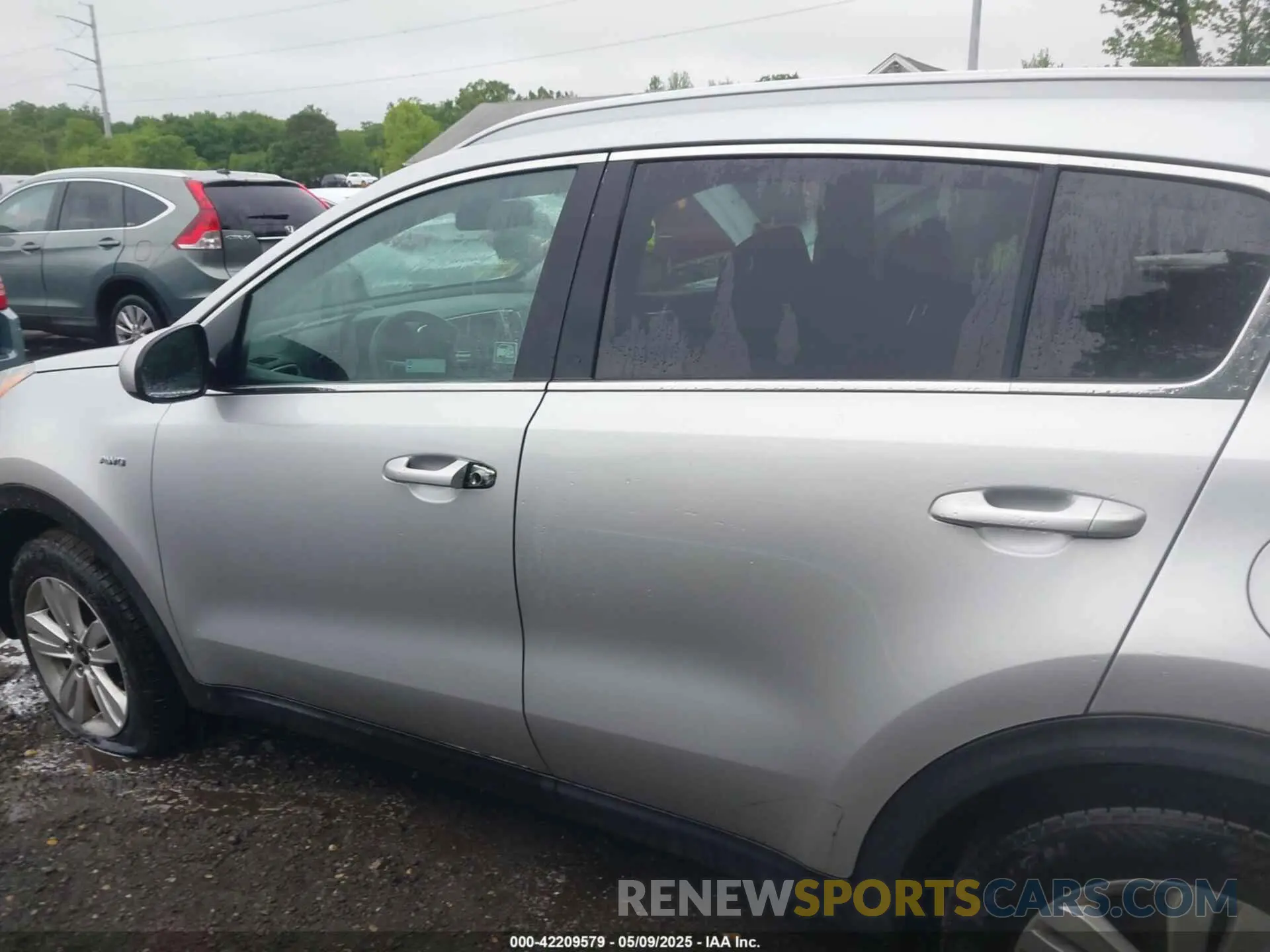 13 Photograph of a damaged car KNDPMCAC1K7581368 KIA SPORTAGE 2019