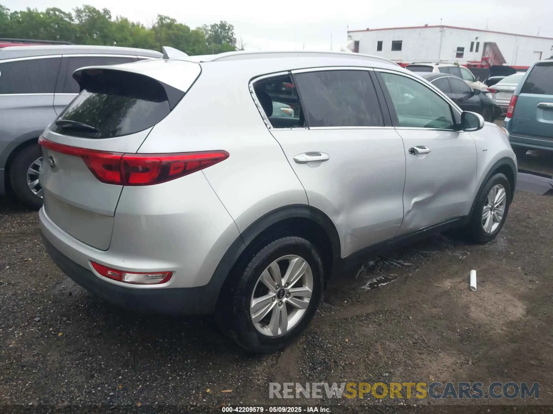 4 Photograph of a damaged car KNDPMCAC1K7581368 KIA SPORTAGE 2019