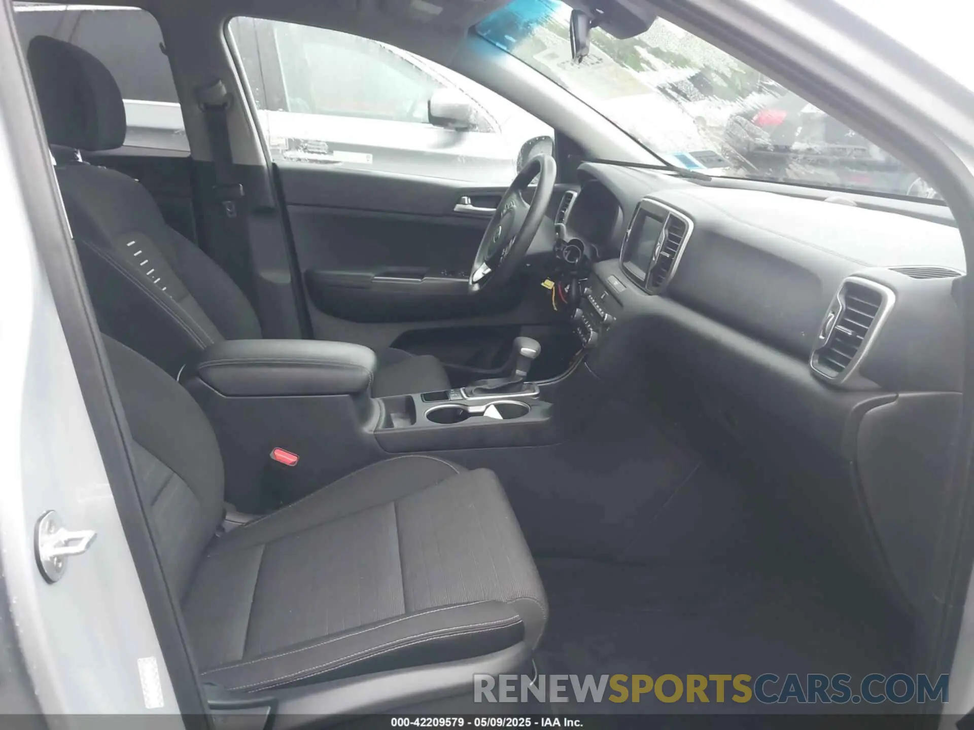 5 Photograph of a damaged car KNDPMCAC1K7581368 KIA SPORTAGE 2019