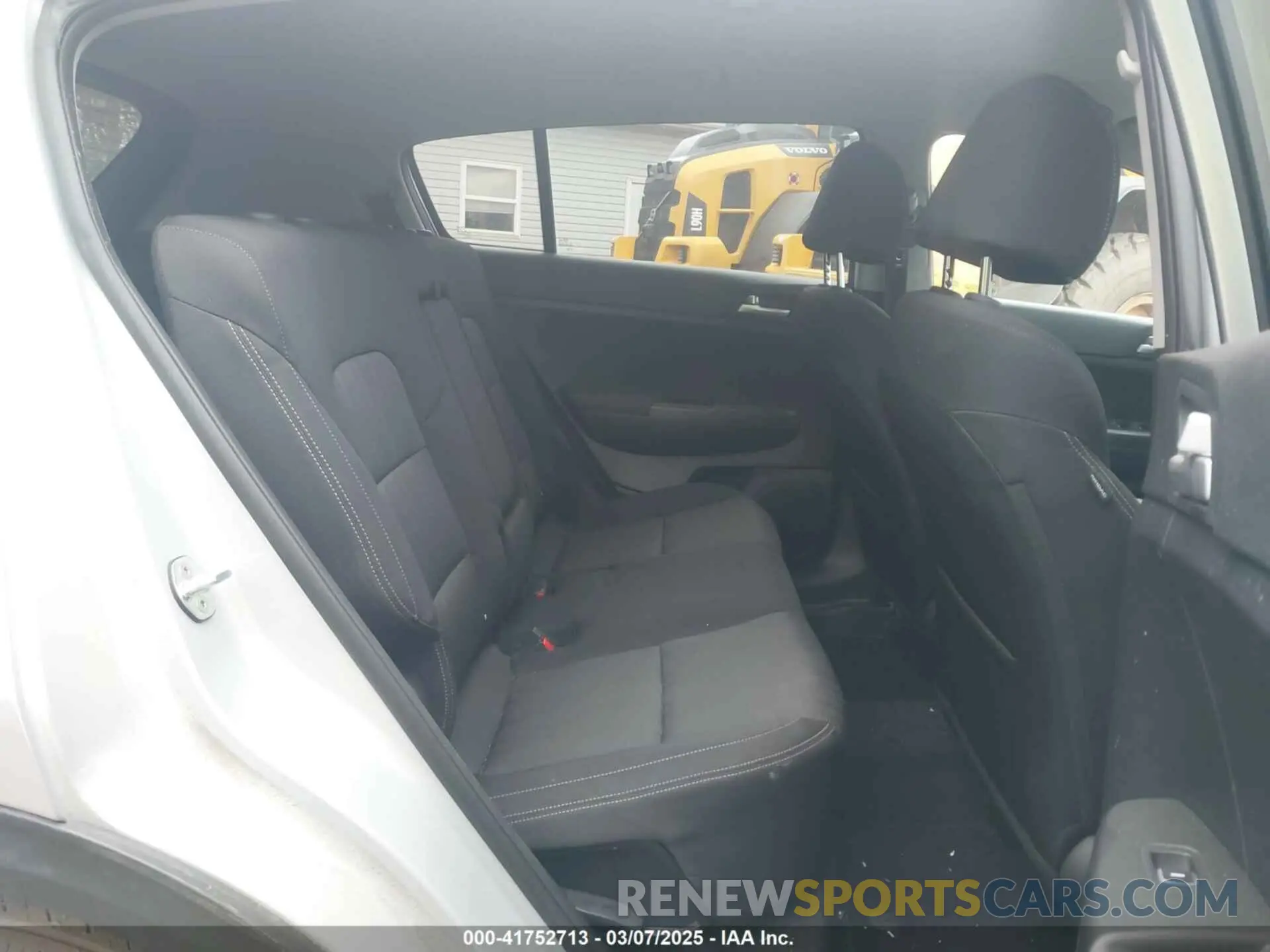 8 Photograph of a damaged car KNDPMCAC2K7523771 KIA SPORTAGE 2019