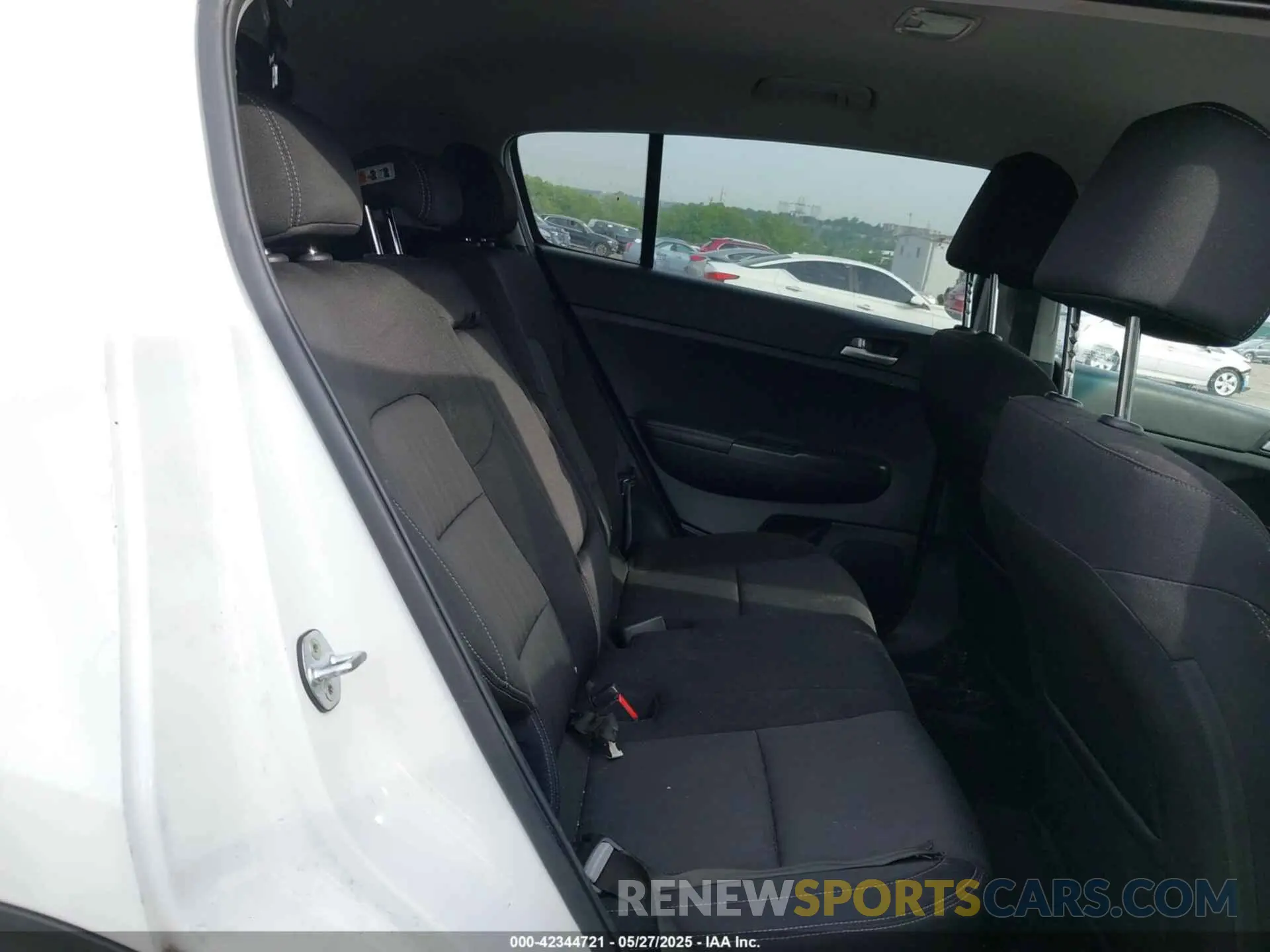 8 Photograph of a damaged car KNDPMCAC2K7527657 KIA SPORTAGE 2019