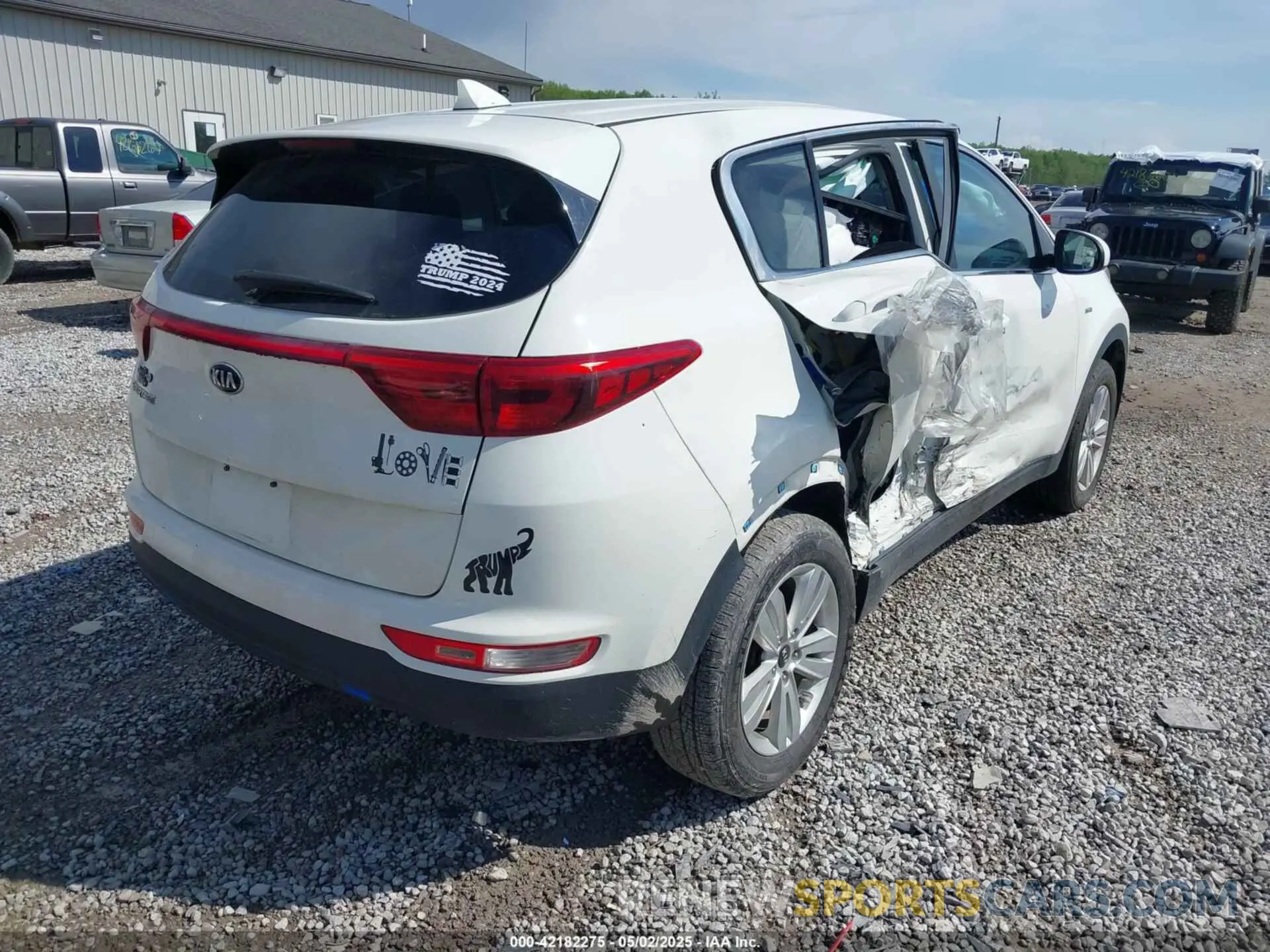 4 Photograph of a damaged car KNDPMCAC3K7593702 KIA SPORTAGE 2019