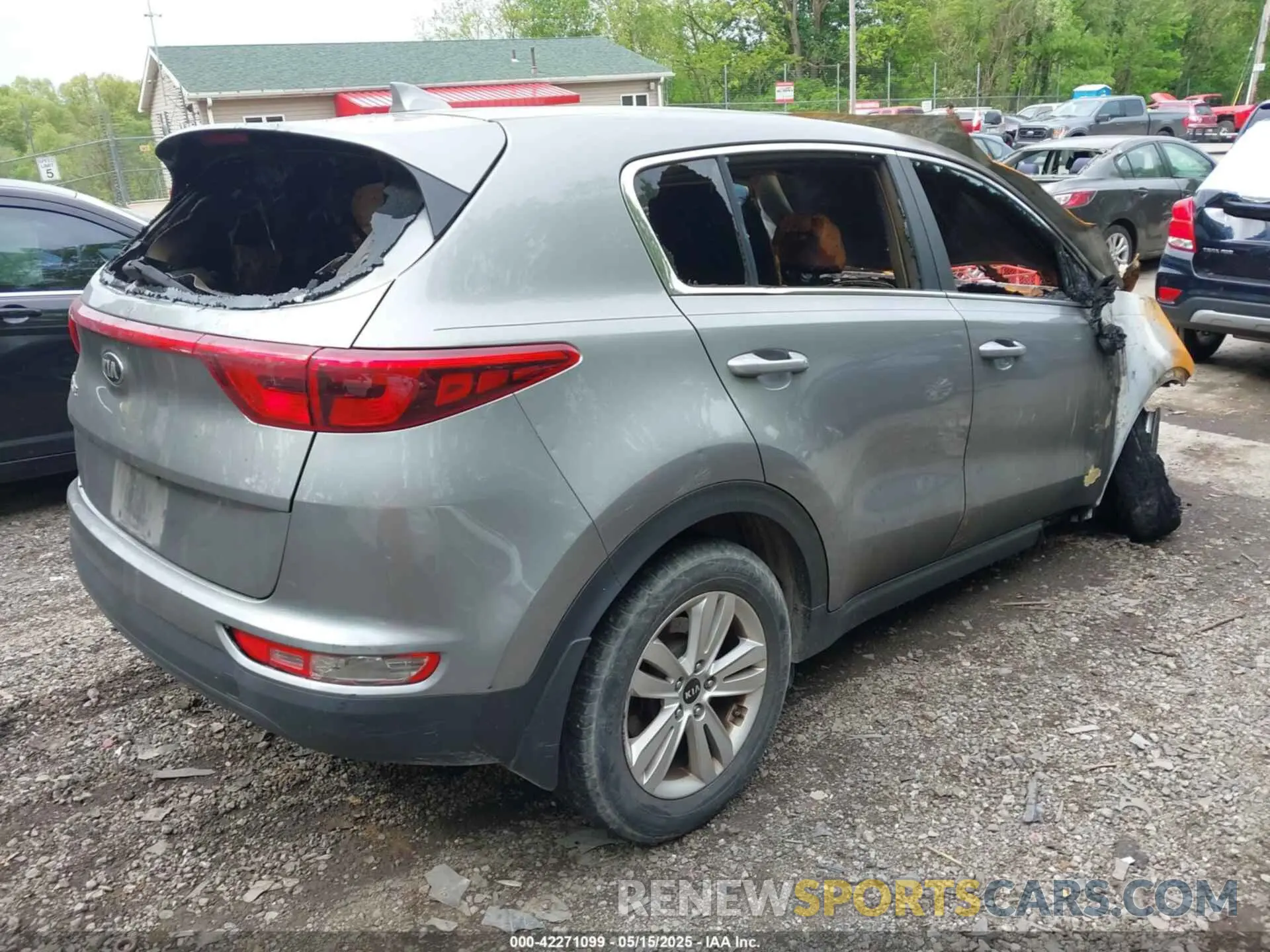 4 Photograph of a damaged car KNDPMCAC3K7609994 KIA SPORTAGE 2019