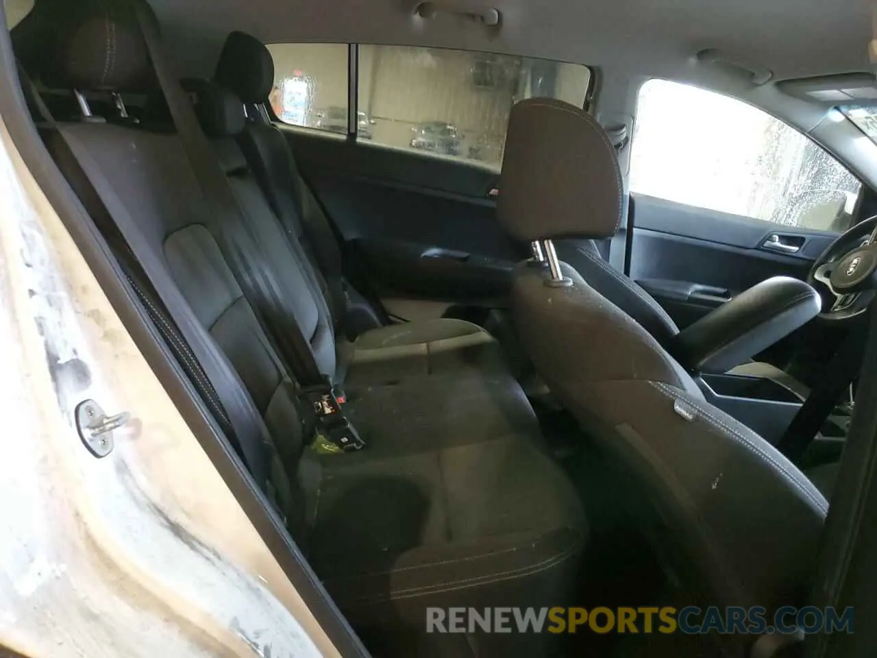 11 Photograph of a damaged car KNDPMCAC4K7502629 KIA SPORTAGE 2019