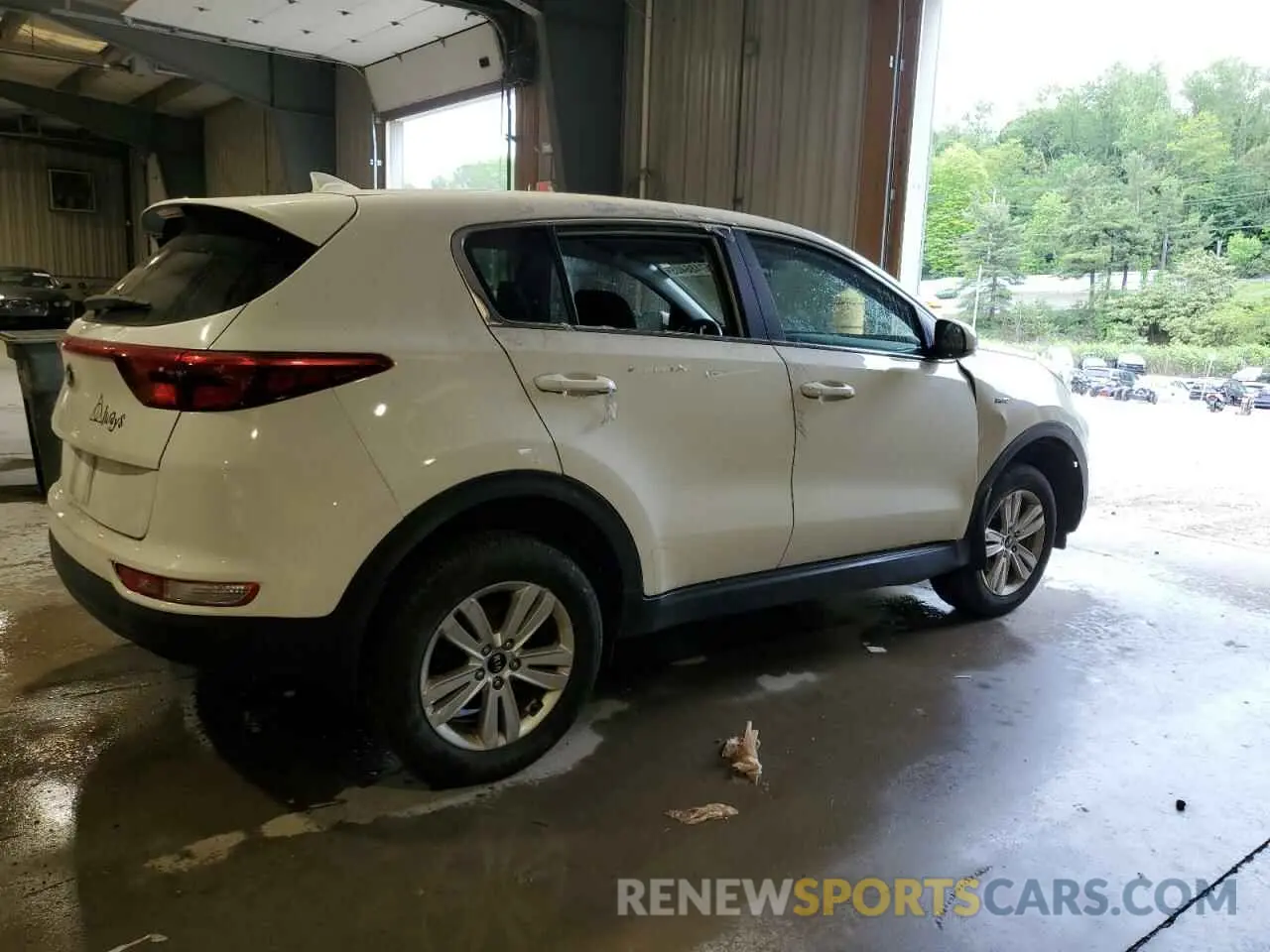 3 Photograph of a damaged car KNDPMCAC4K7502629 KIA SPORTAGE 2019