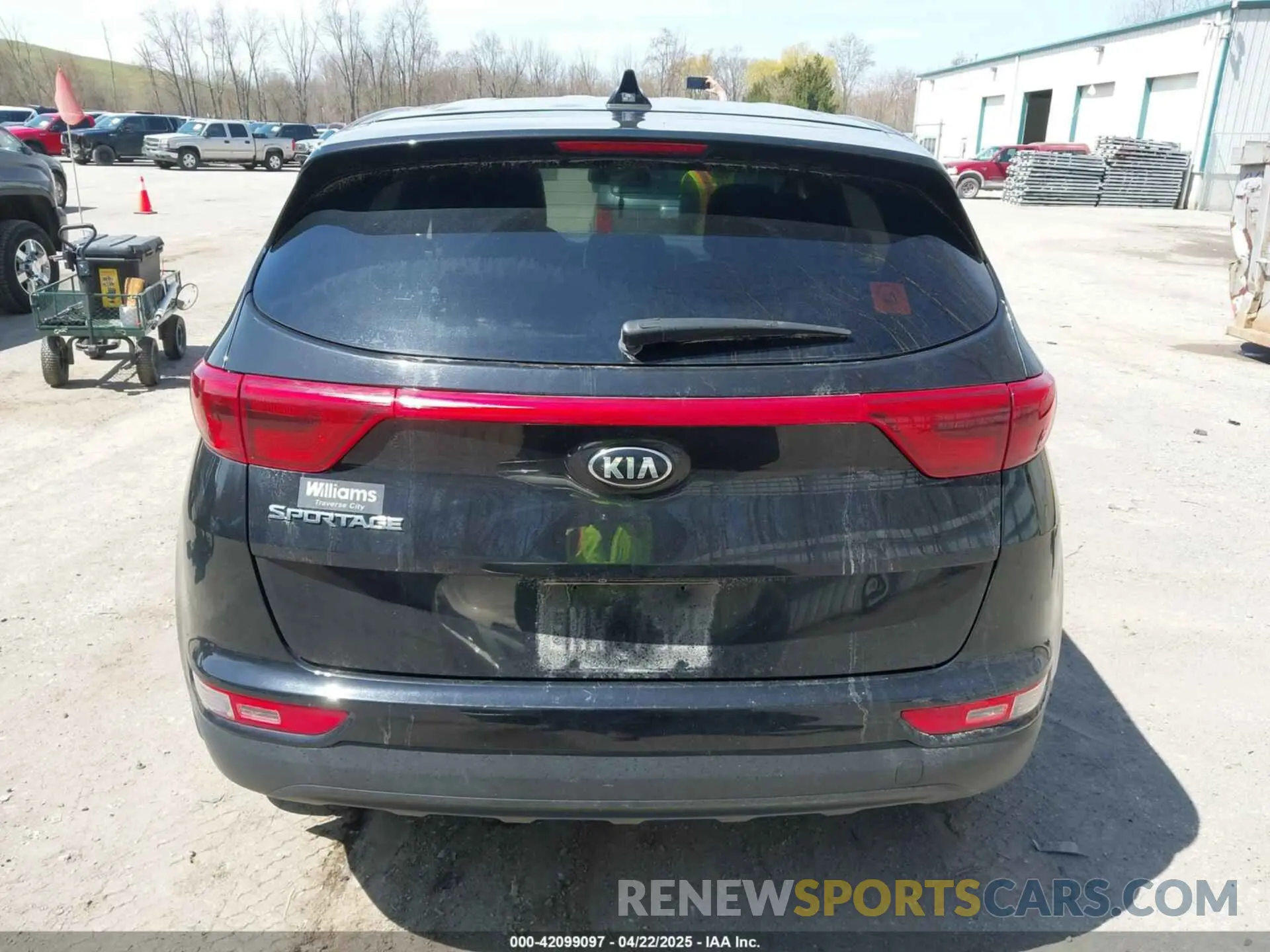 17 Photograph of a damaged car KNDPMCAC4K7606263 KIA SPORTAGE 2019