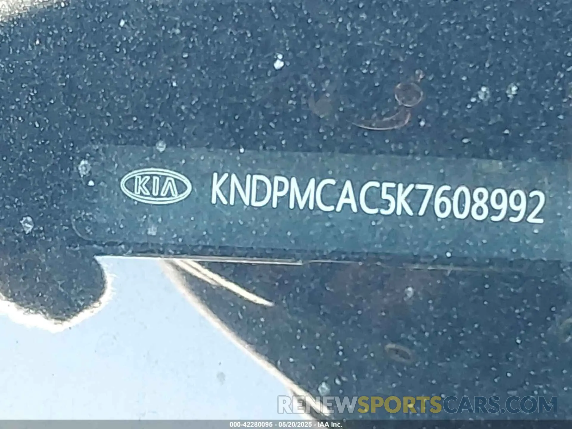 17 Photograph of a damaged car KNDPMCAC5K7608992 KIA SPORTAGE 2019