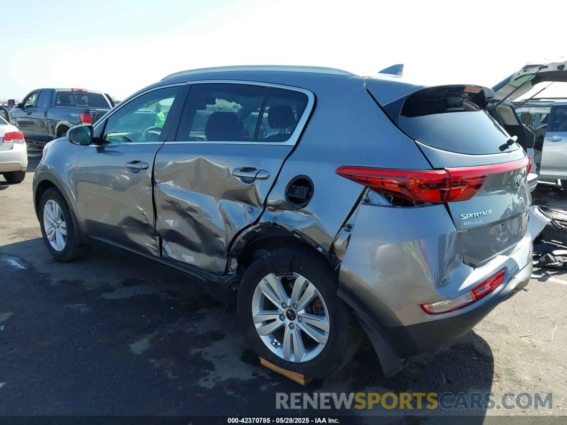 6 Photograph of a damaged car KNDPMCAC6K7528696 KIA SPORTAGE 2019
