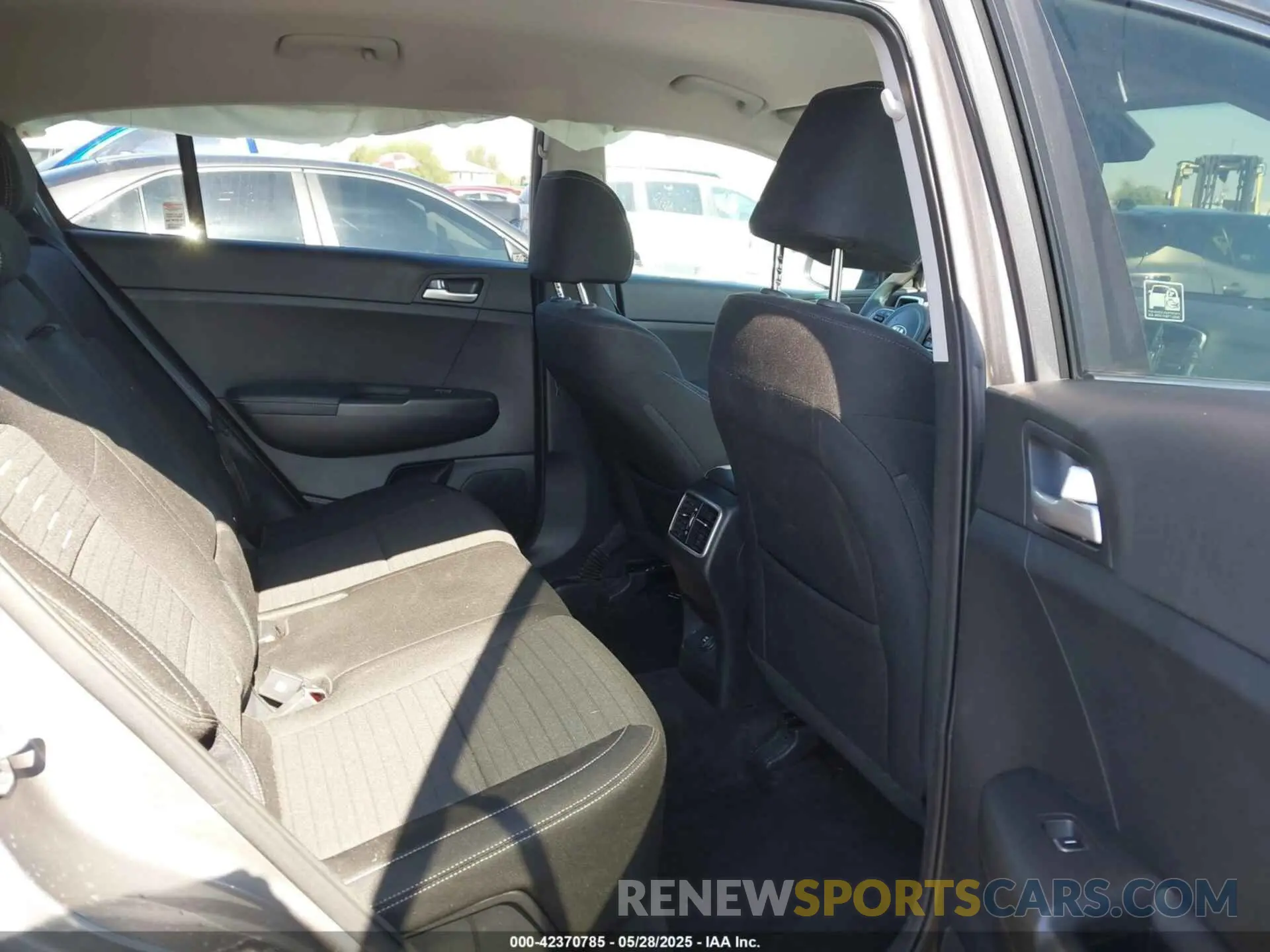 8 Photograph of a damaged car KNDPMCAC6K7528696 KIA SPORTAGE 2019