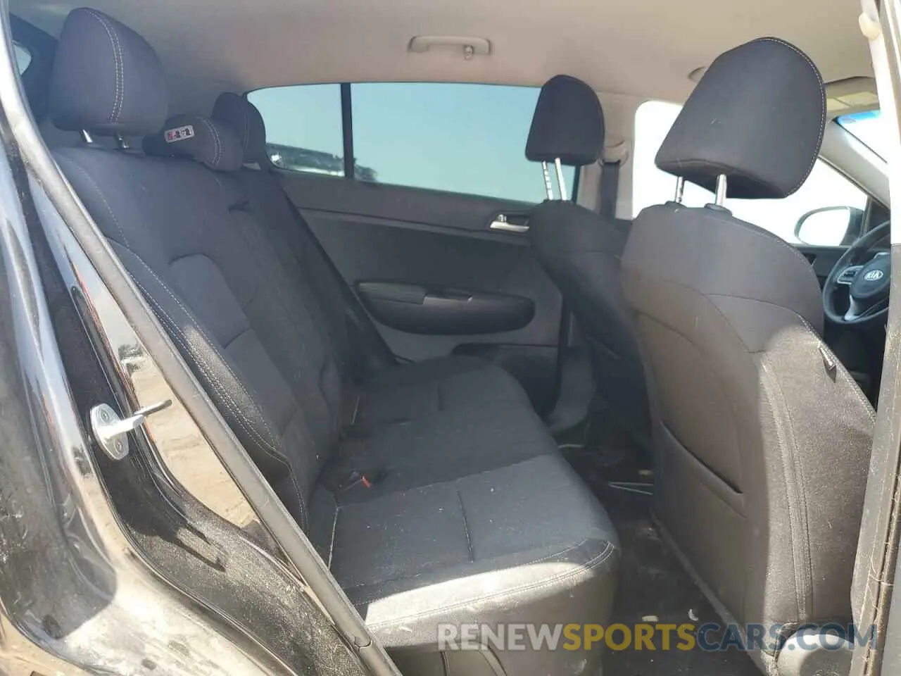 11 Photograph of a damaged car KNDPMCAC6K7574545 KIA SPORTAGE 2019